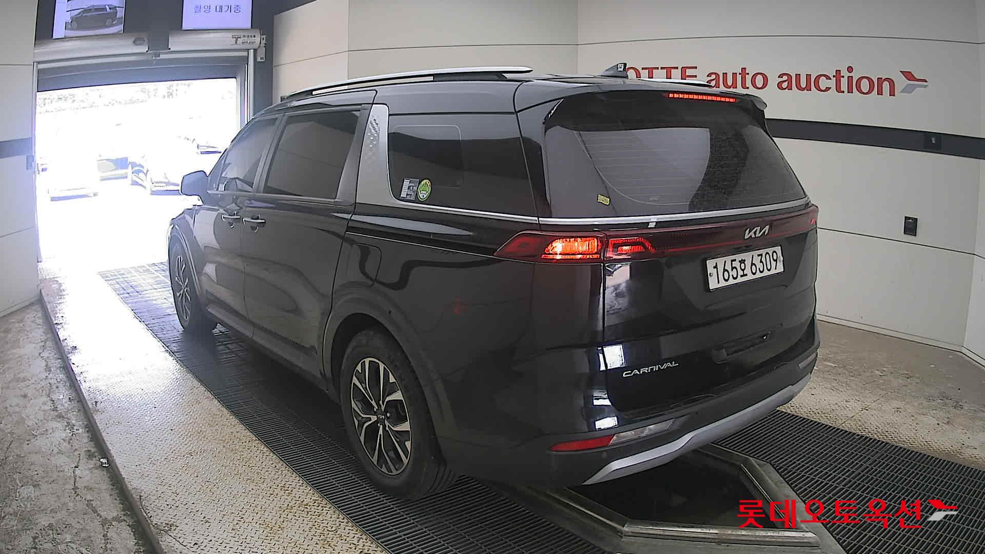 2022 - kia carnival