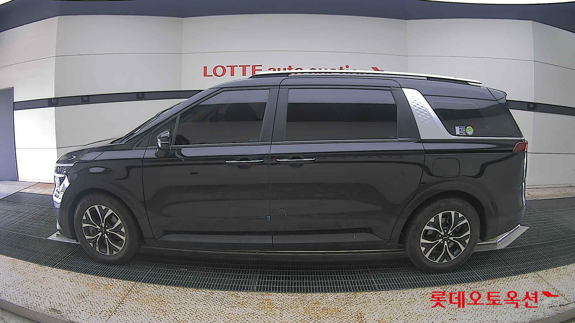 2022 - kia carnival