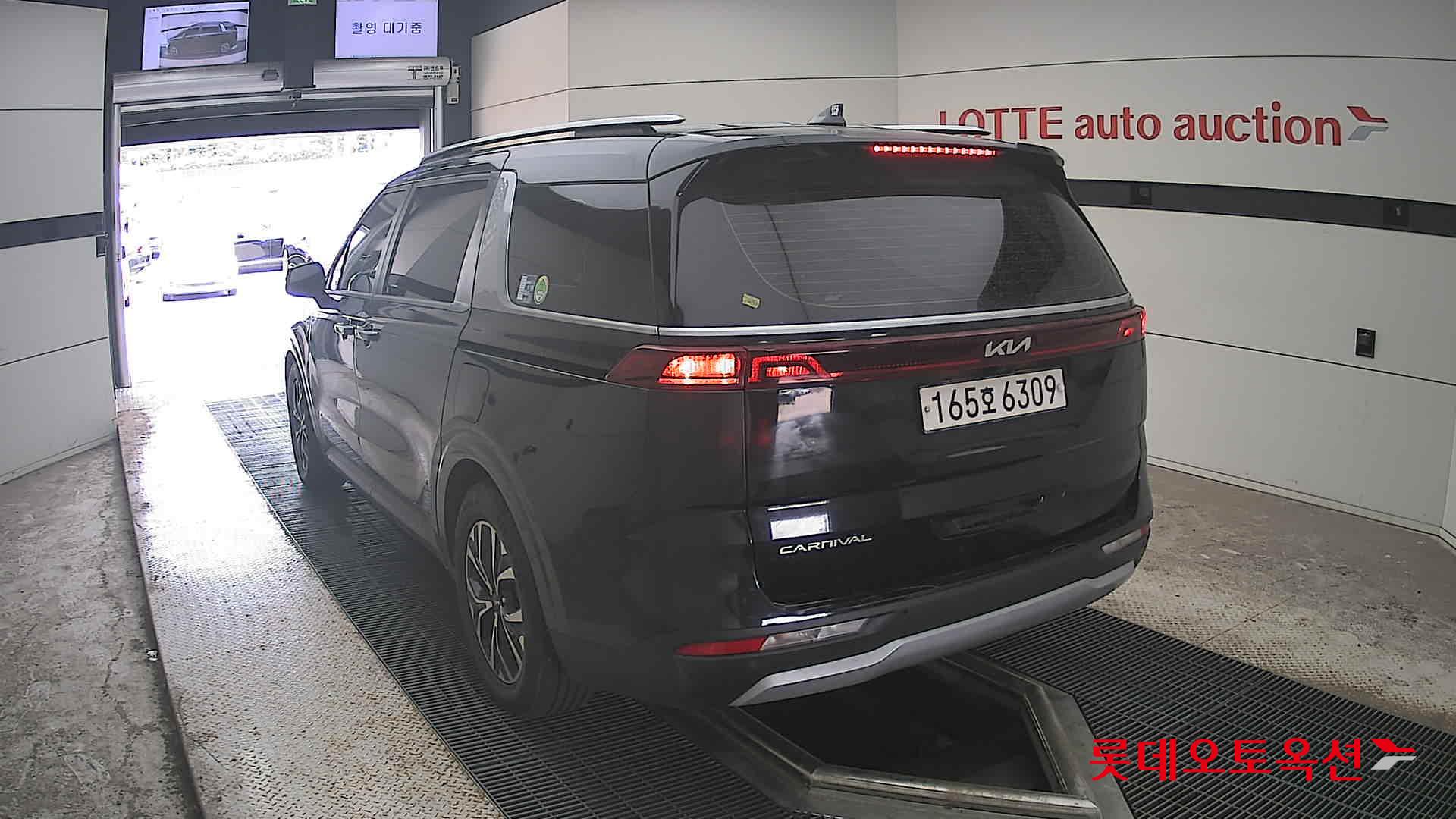 2022 - kia carnival