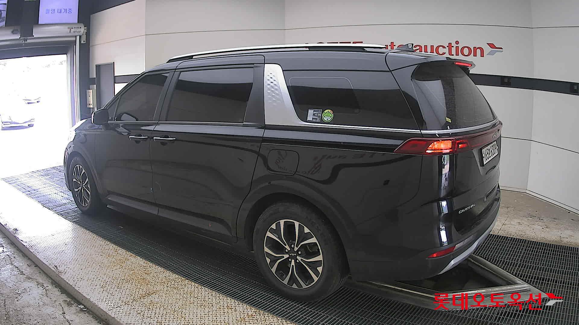 2022 - kia carnival