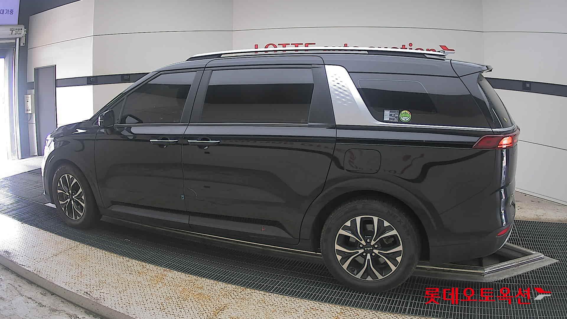 2022 - kia carnival