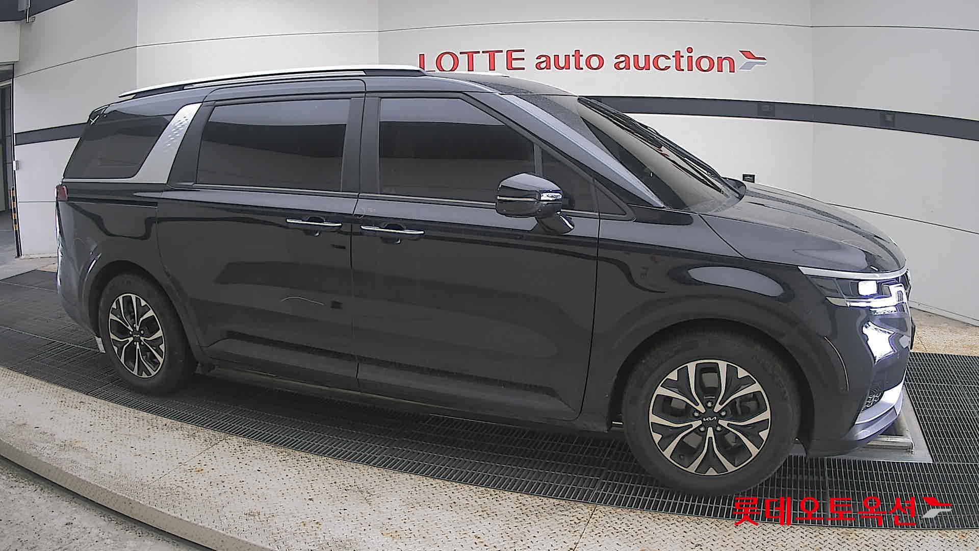 2022 - kia carnival
