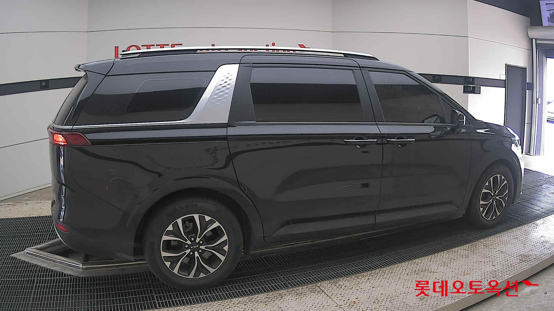 2022 - kia carnival