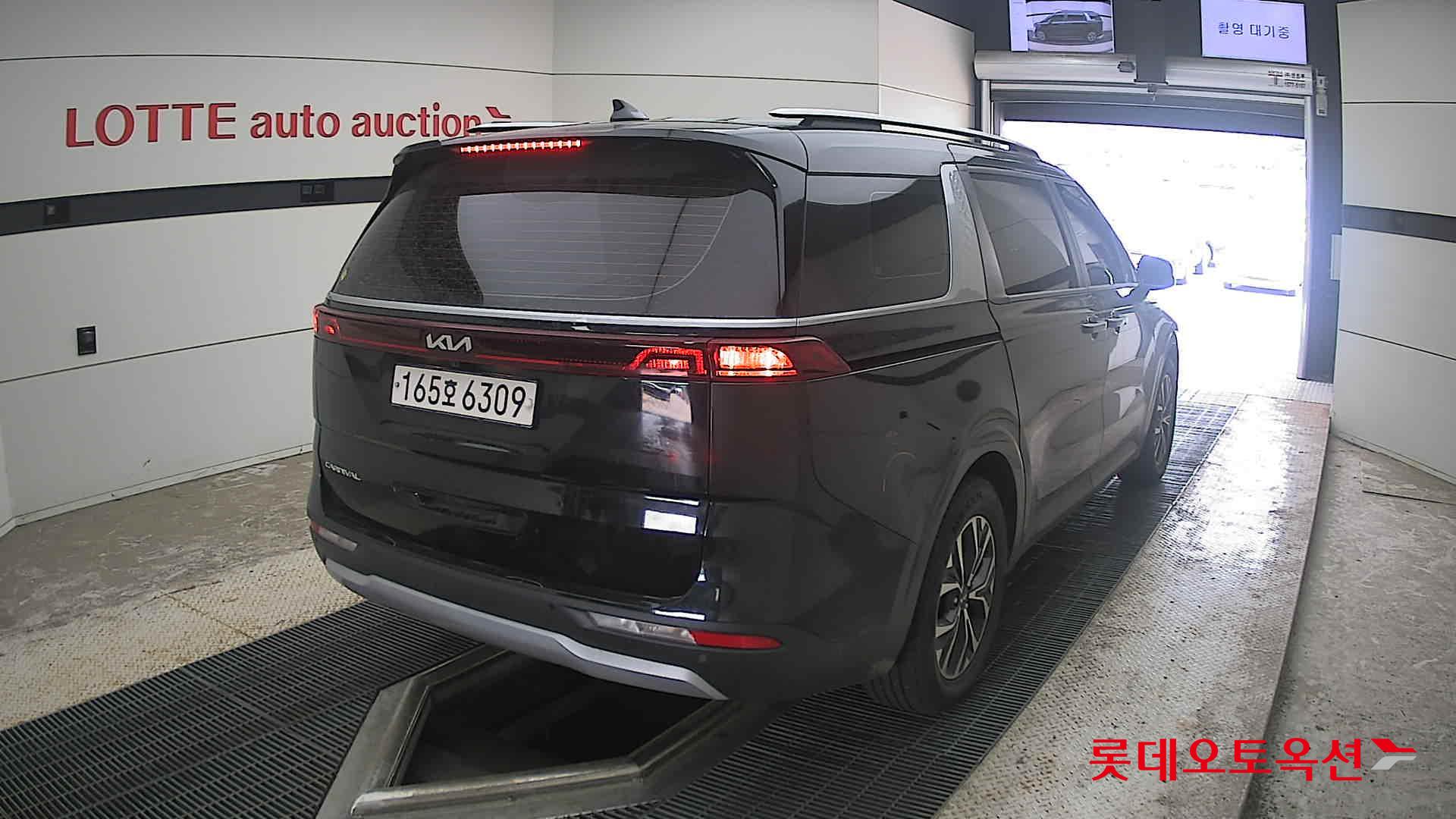 2022 - kia carnival