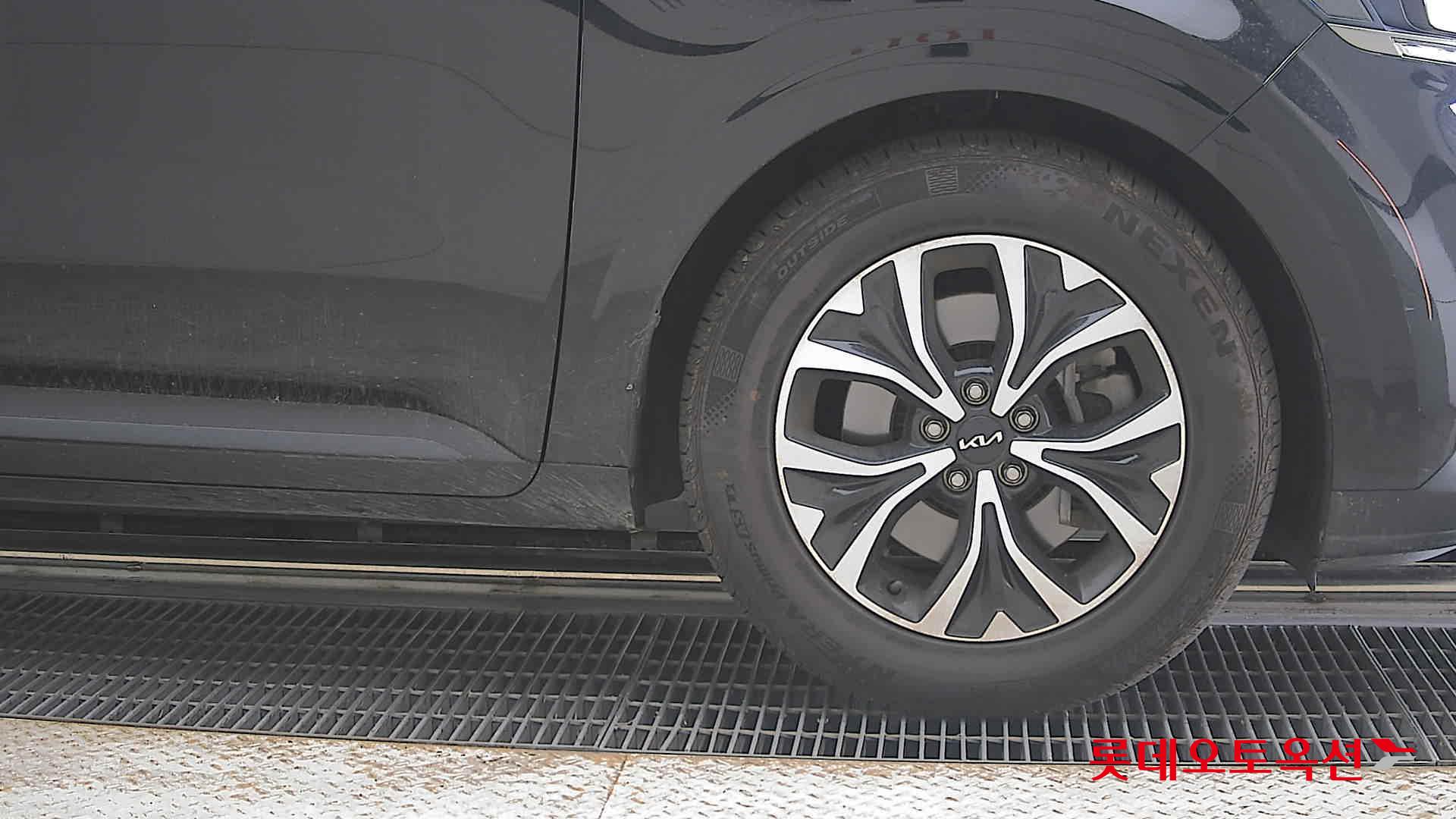 2022 - kia carnival