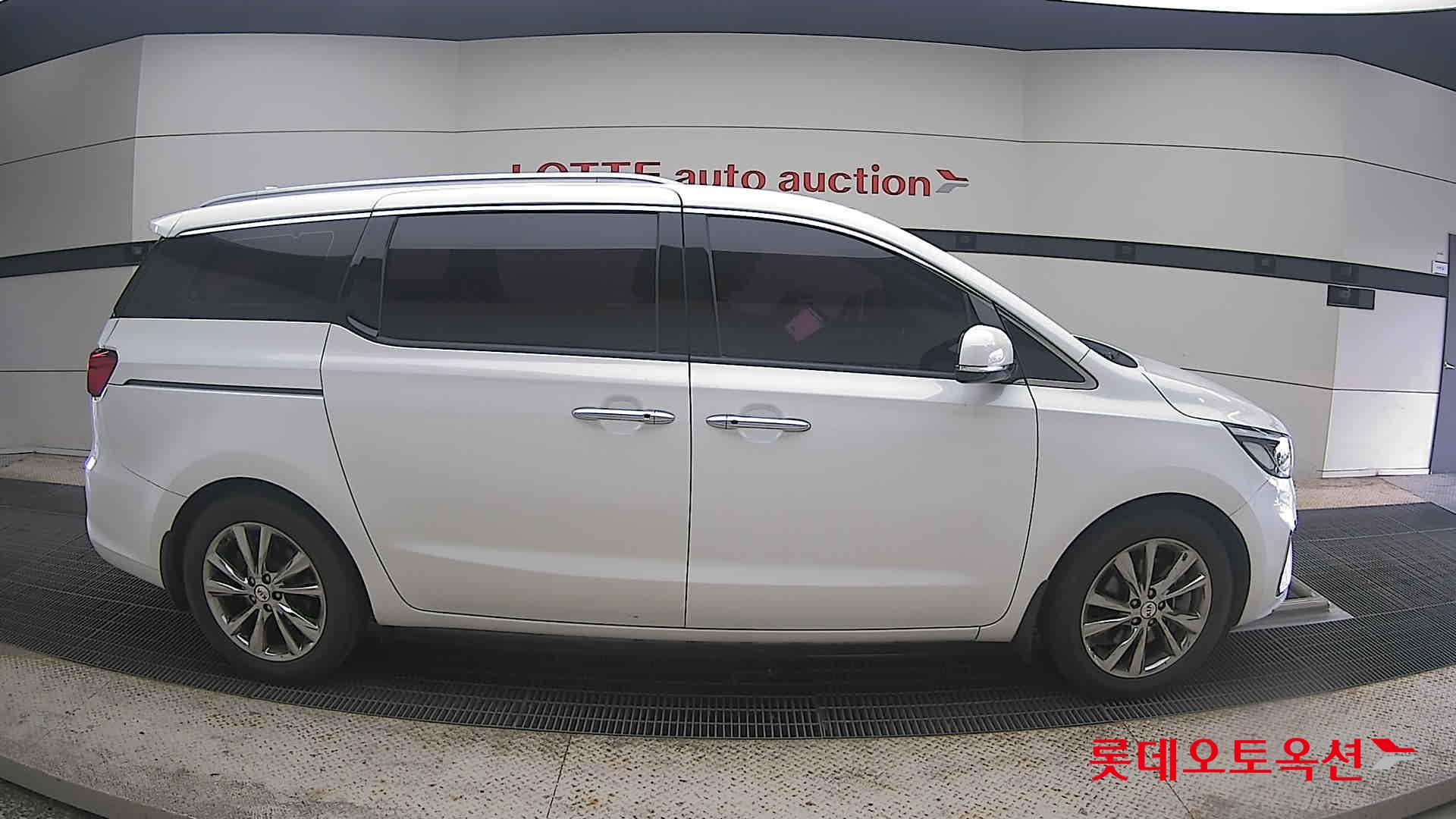 2020 - kia carnival