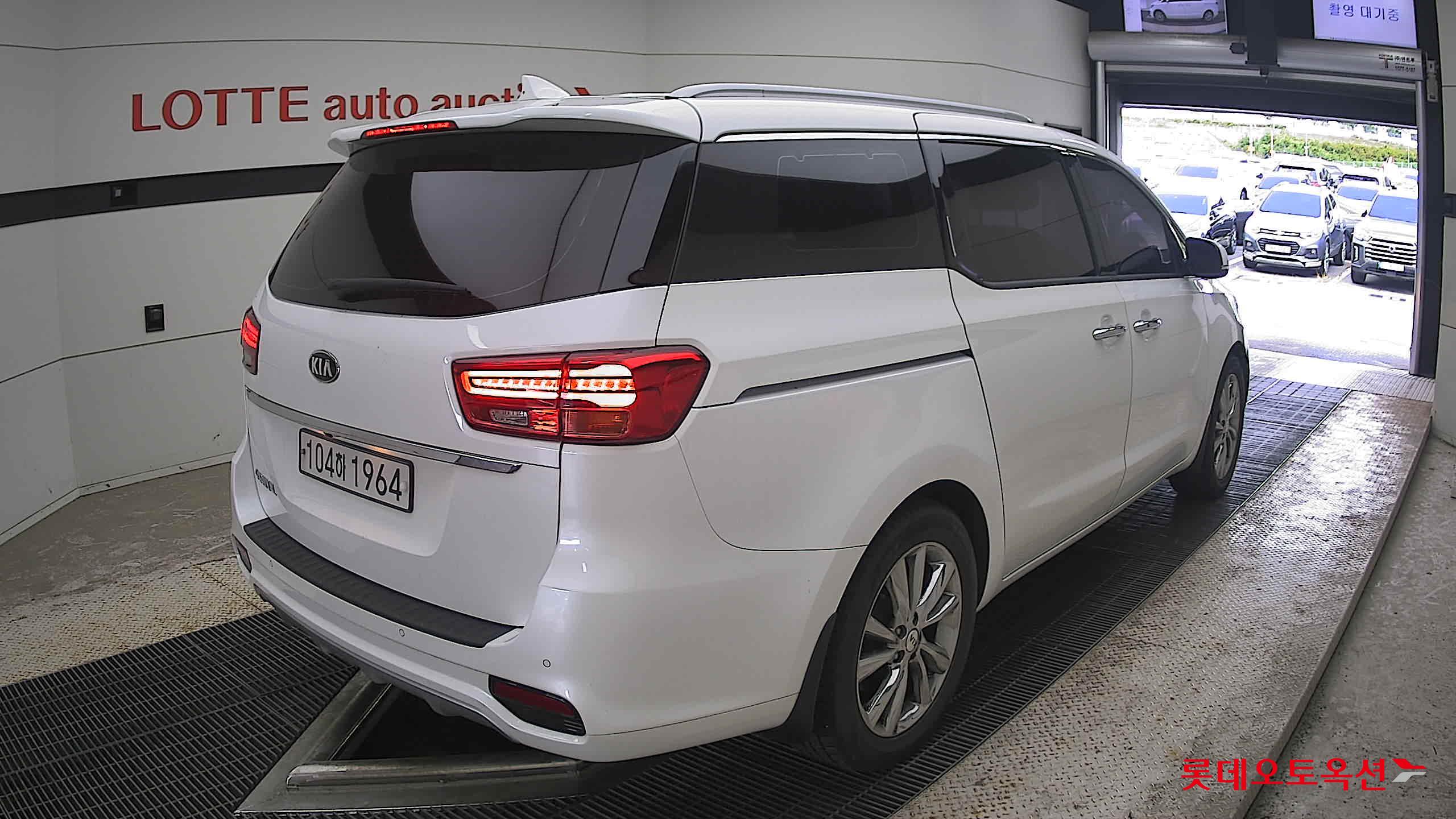 2020 - kia carnival