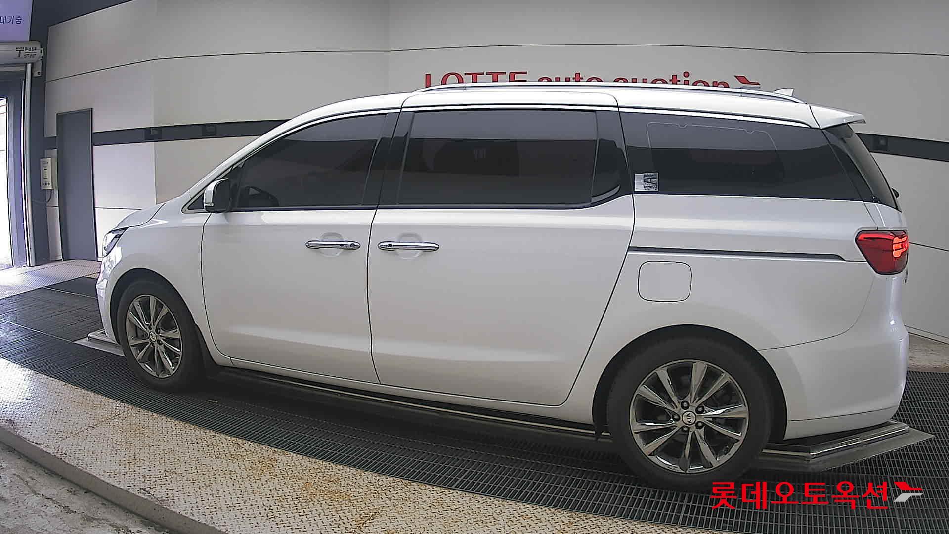 2020 - kia carnival