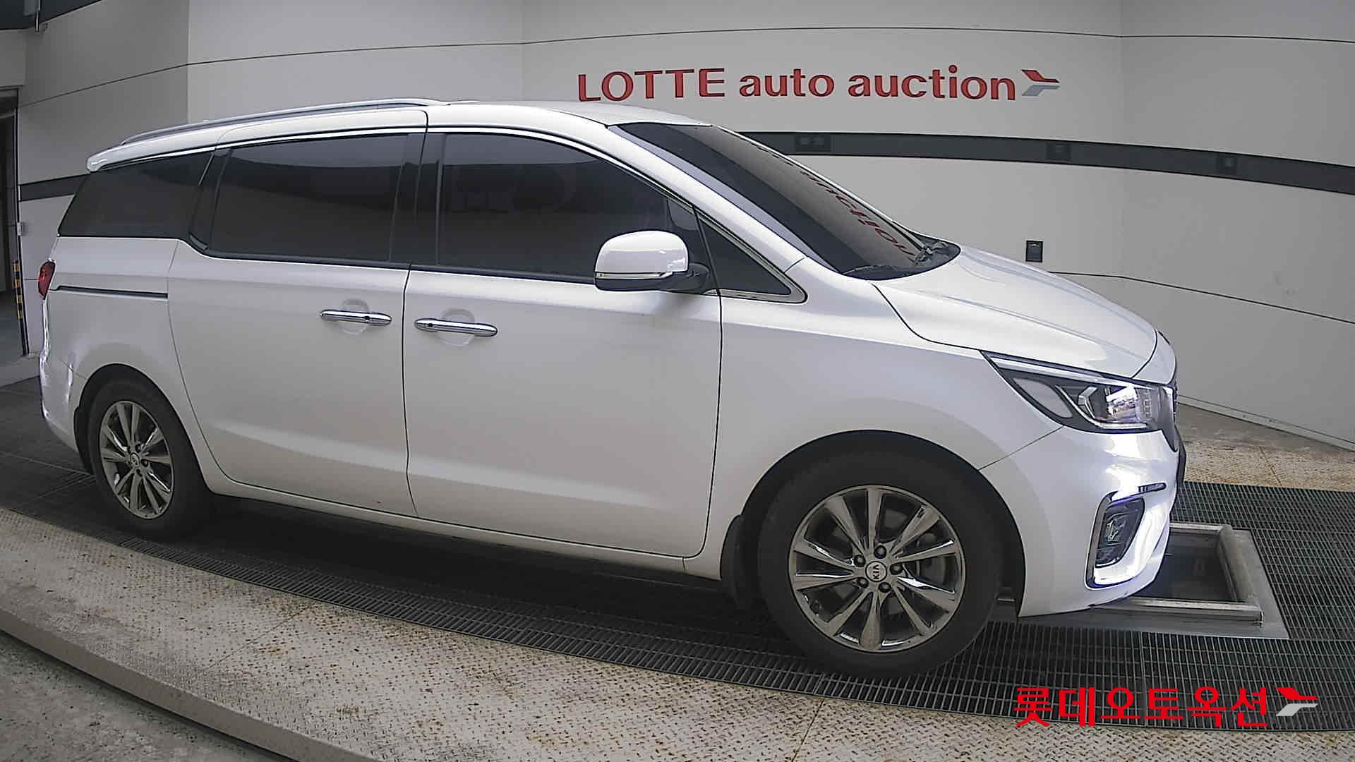2020 - kia carnival