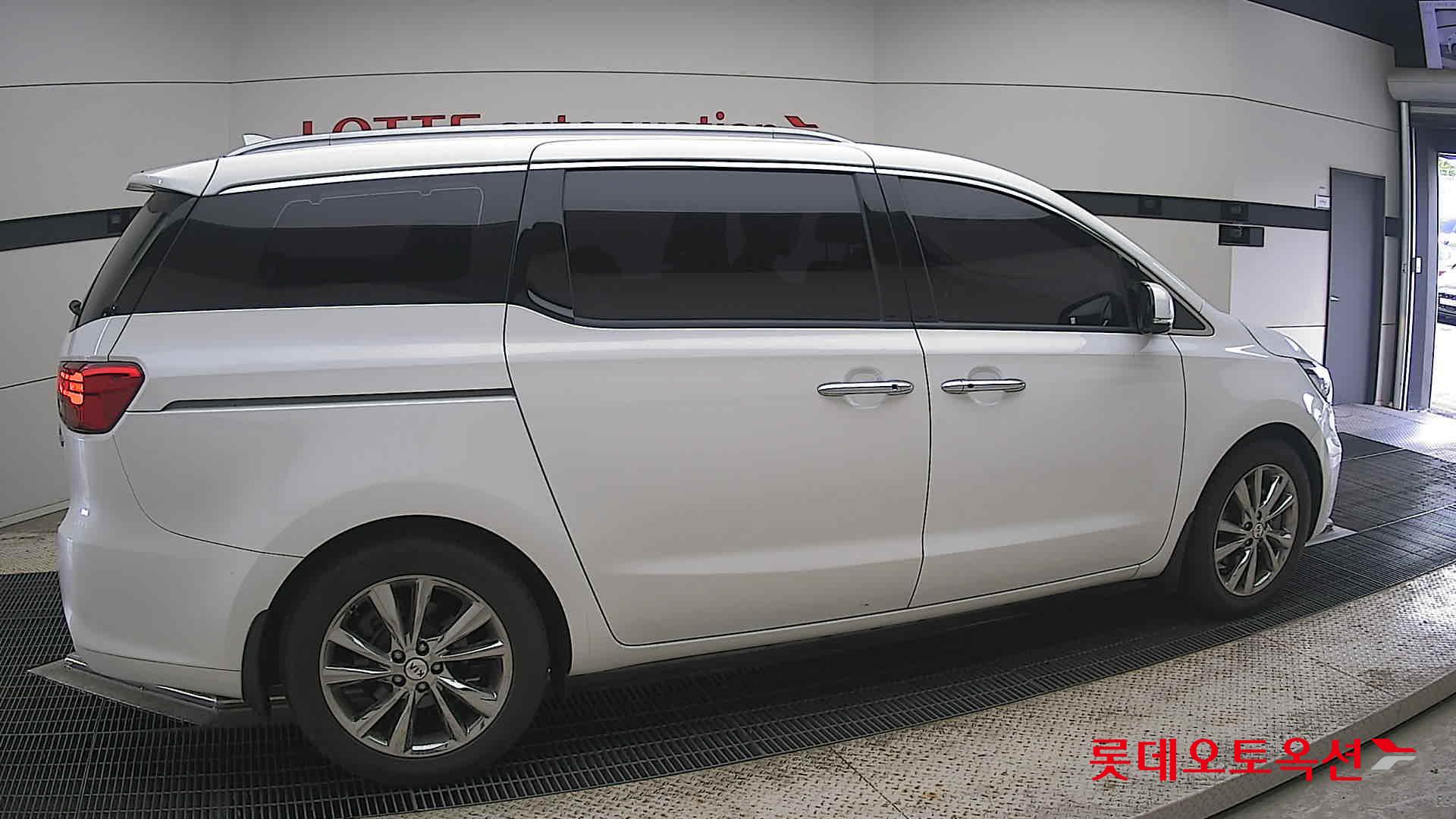 2020 - kia carnival