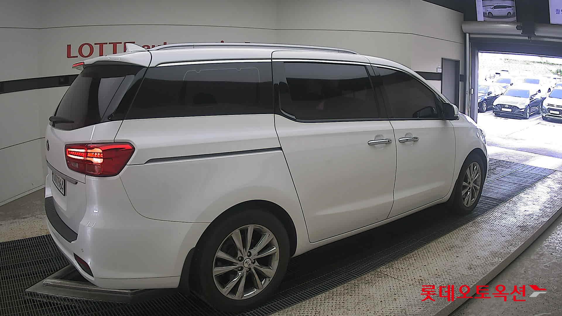 2020 - kia carnival