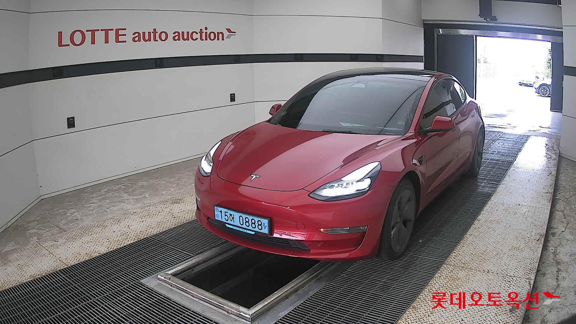 2022 - tesla model 3