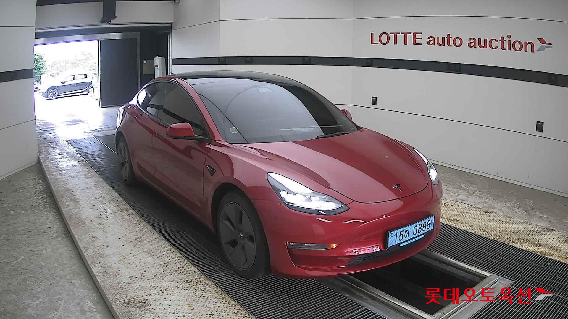 2022 - tesla model 3