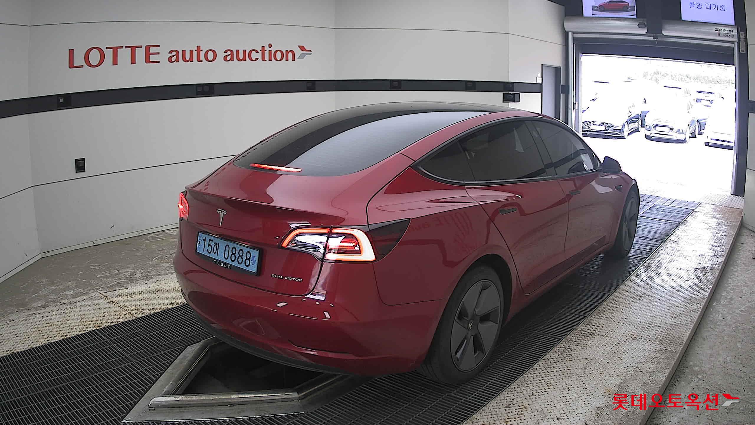 2022 - tesla model 3