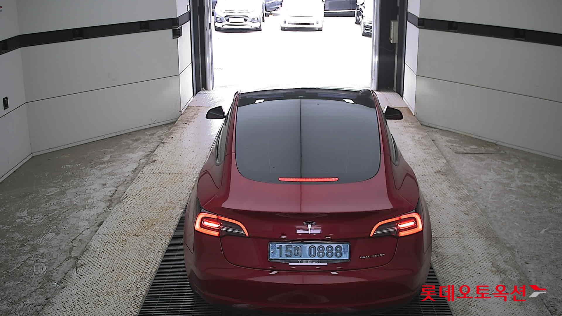 2022 - tesla model 3