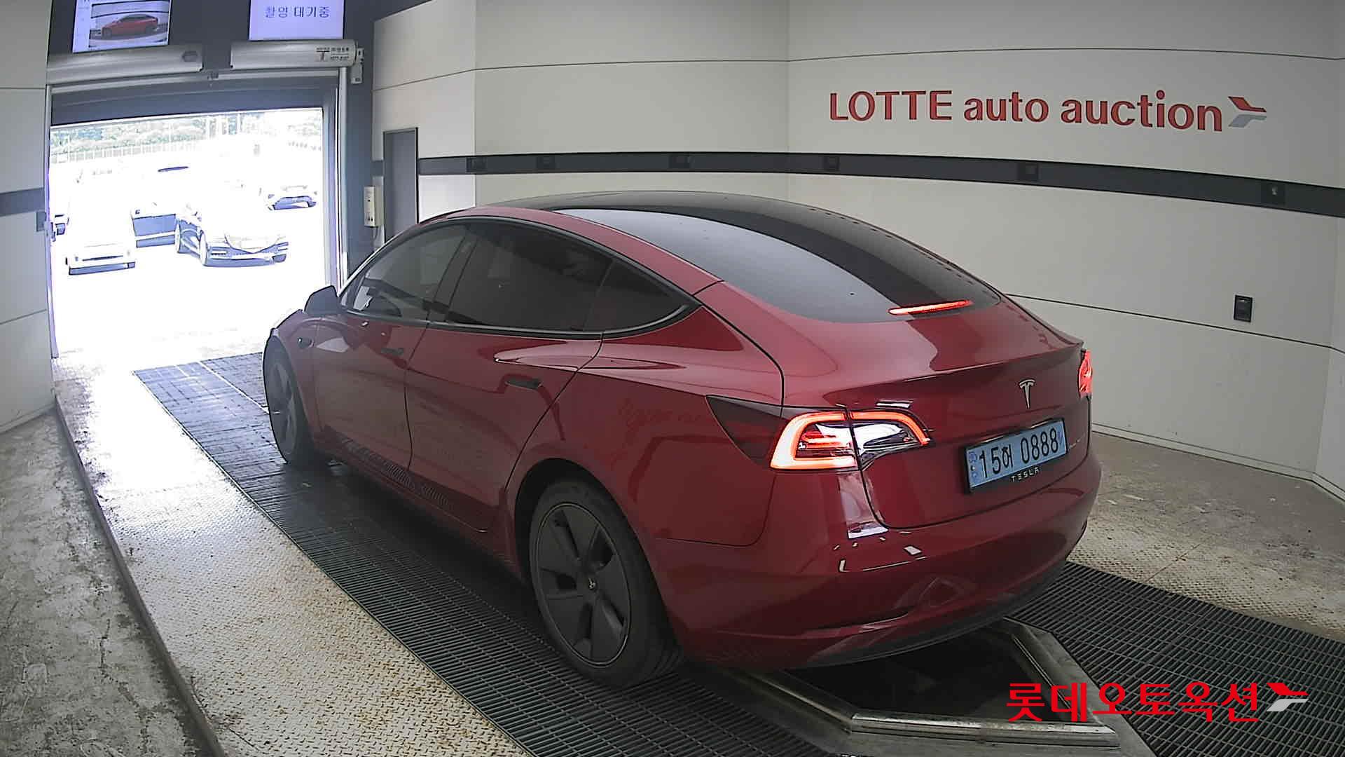 2022 - tesla model 3