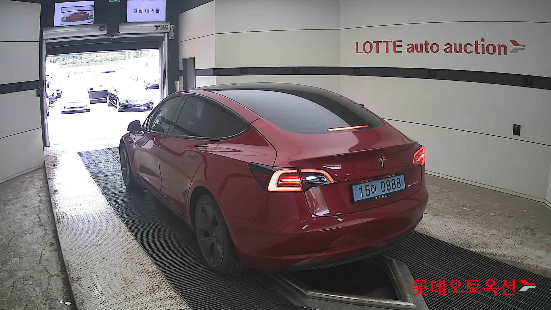 2022 - tesla model 3