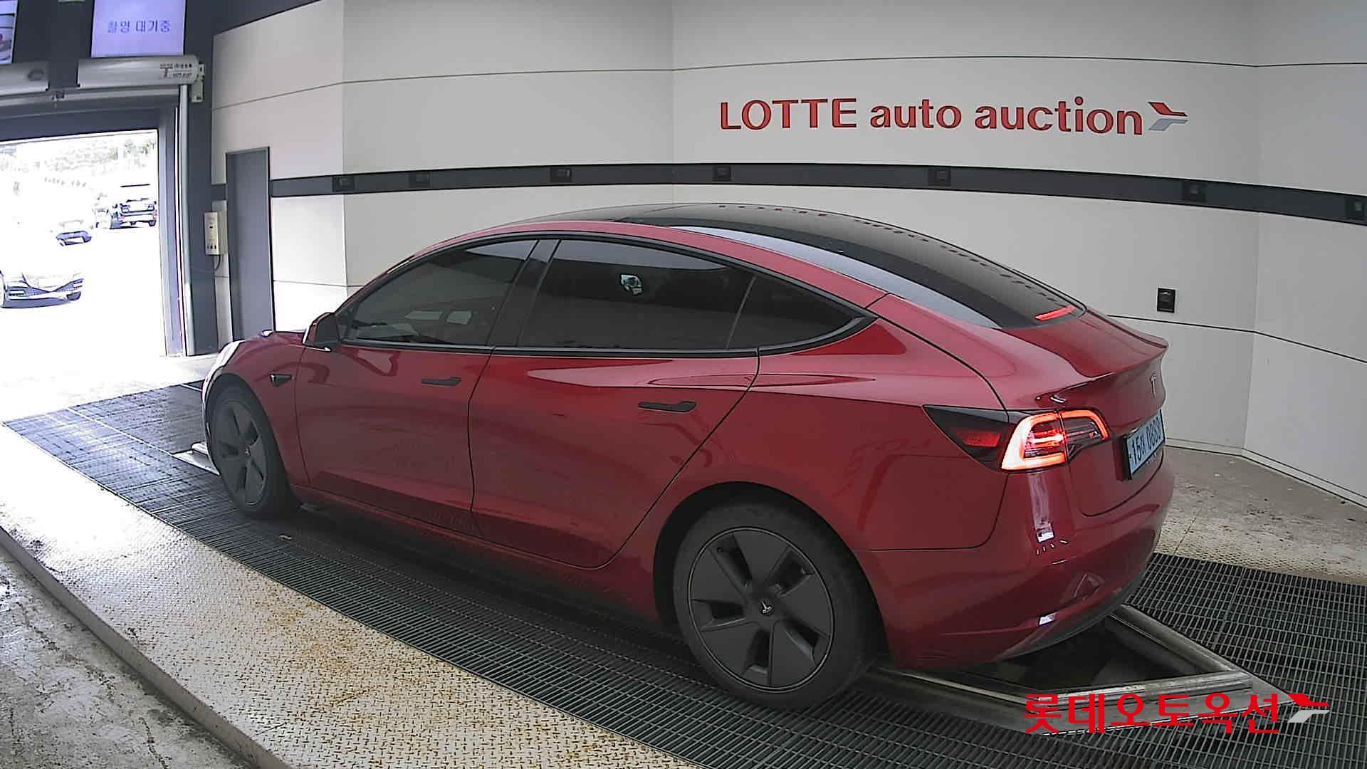 2022 - tesla model 3