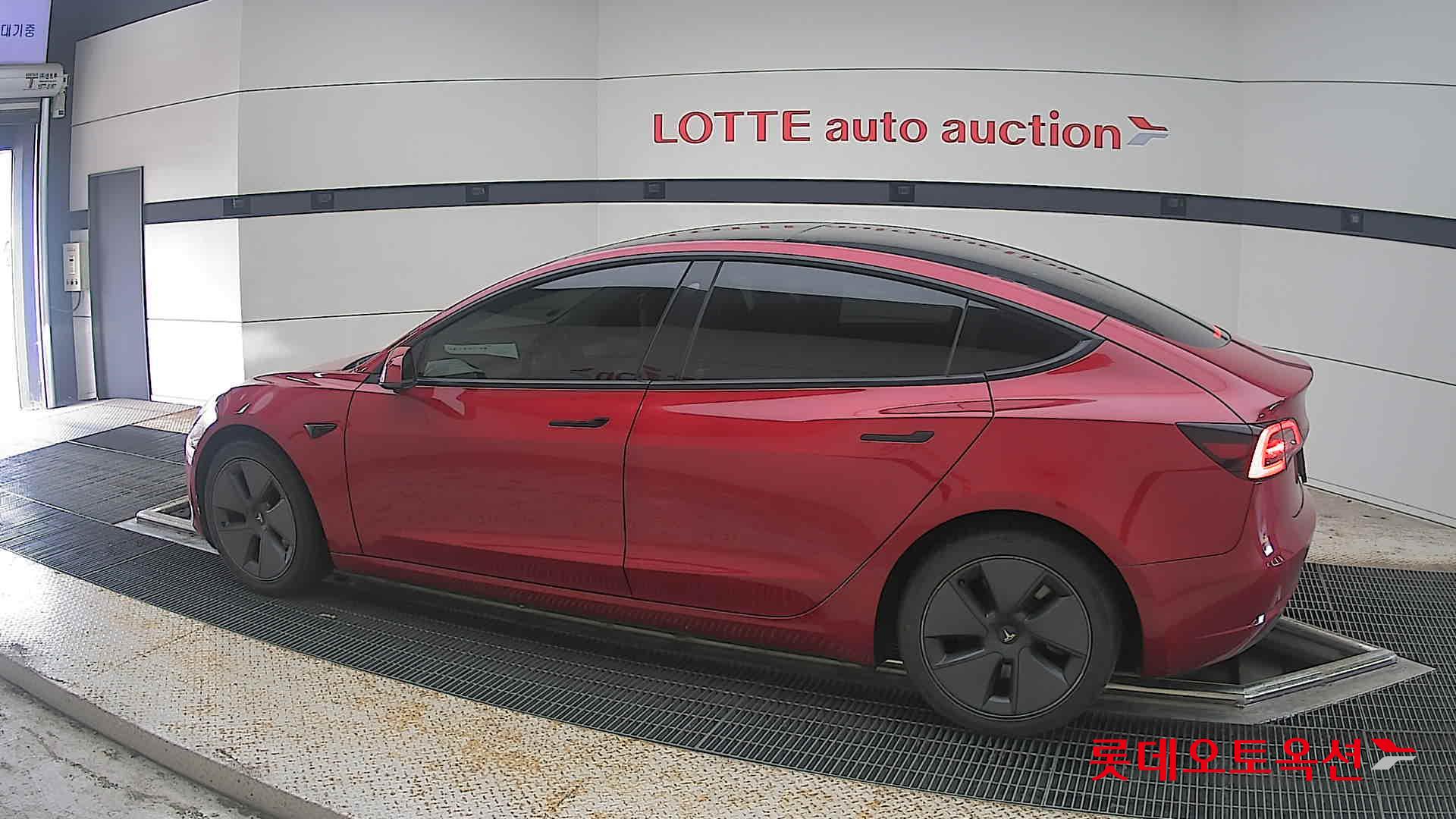 2022 - tesla model 3