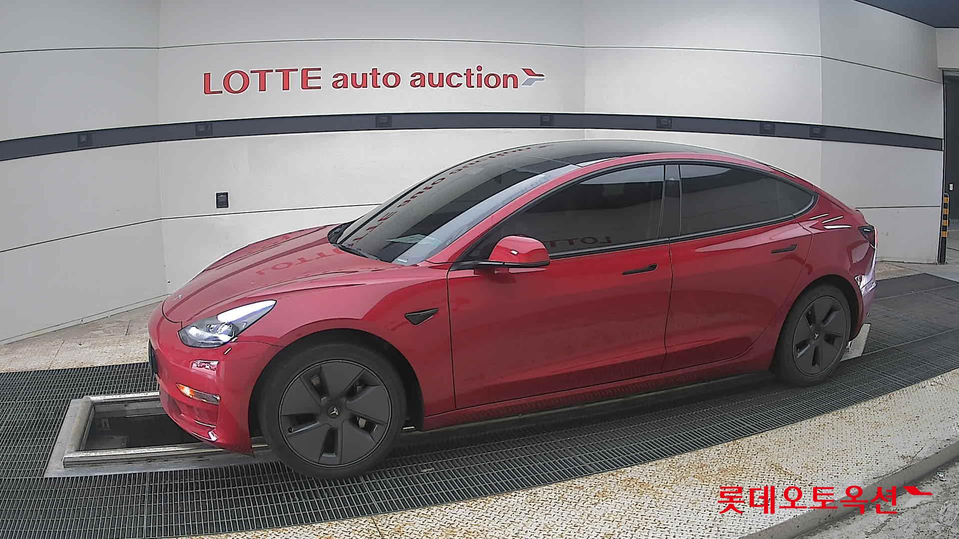 2022 - tesla model 3