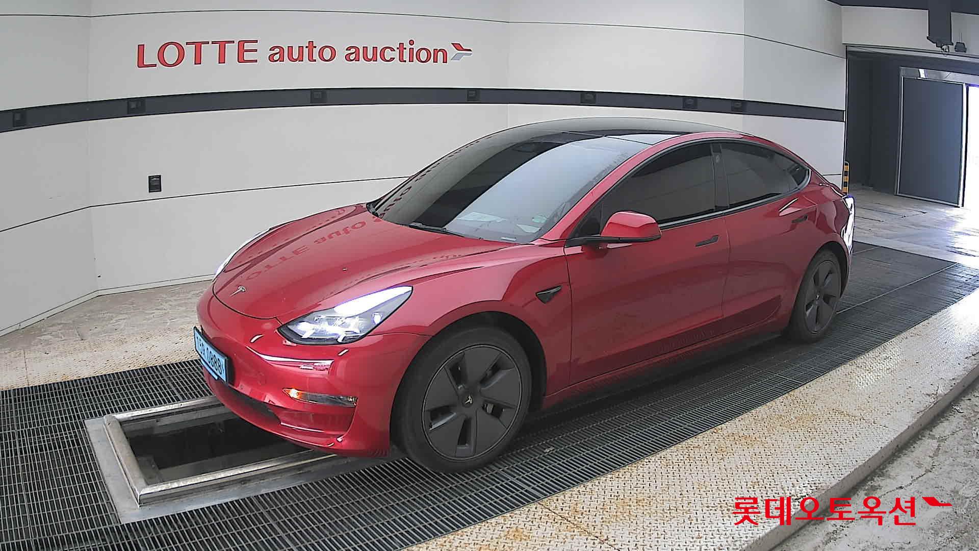 2022 - tesla model 3