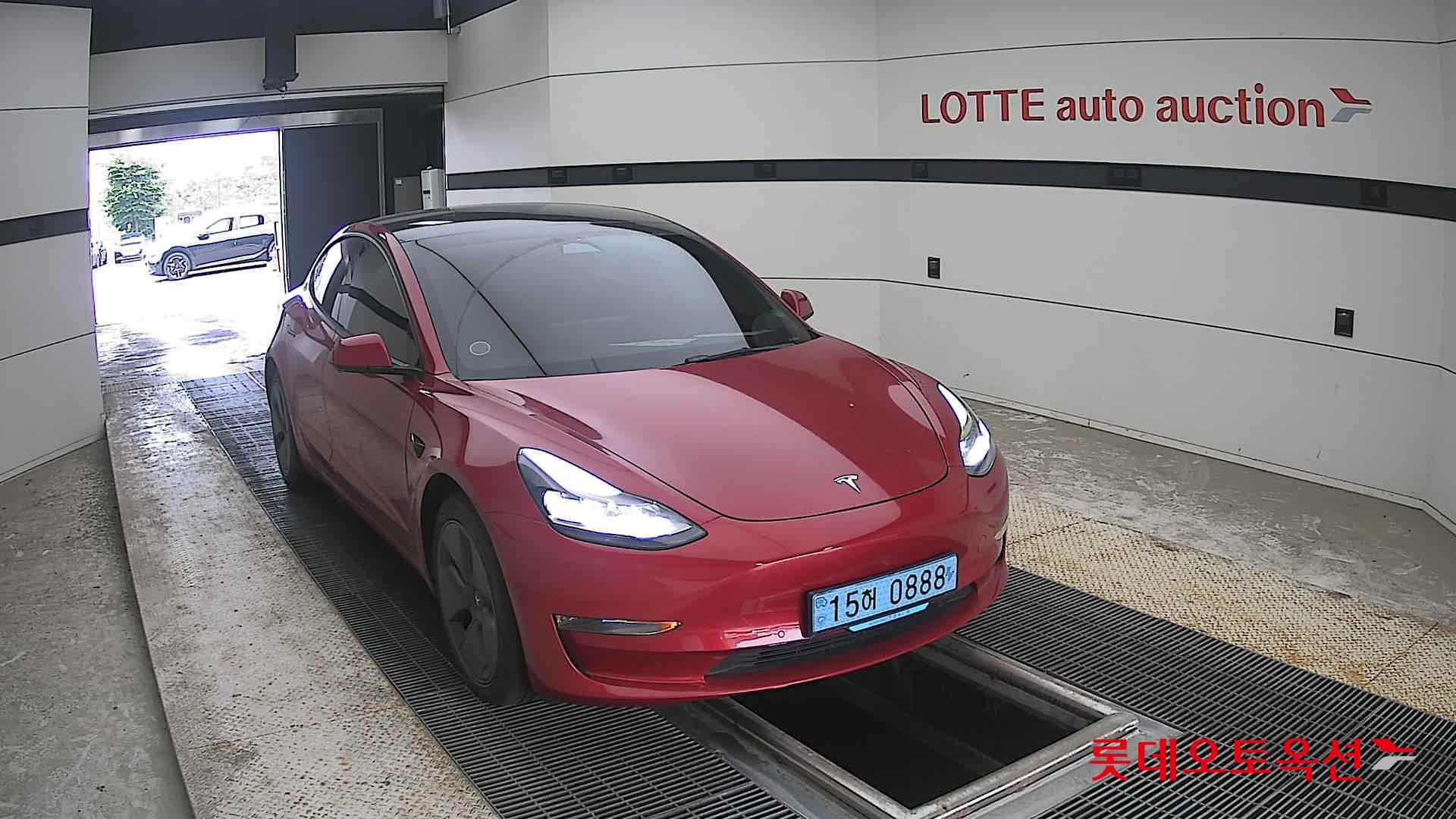 2022 - tesla model 3