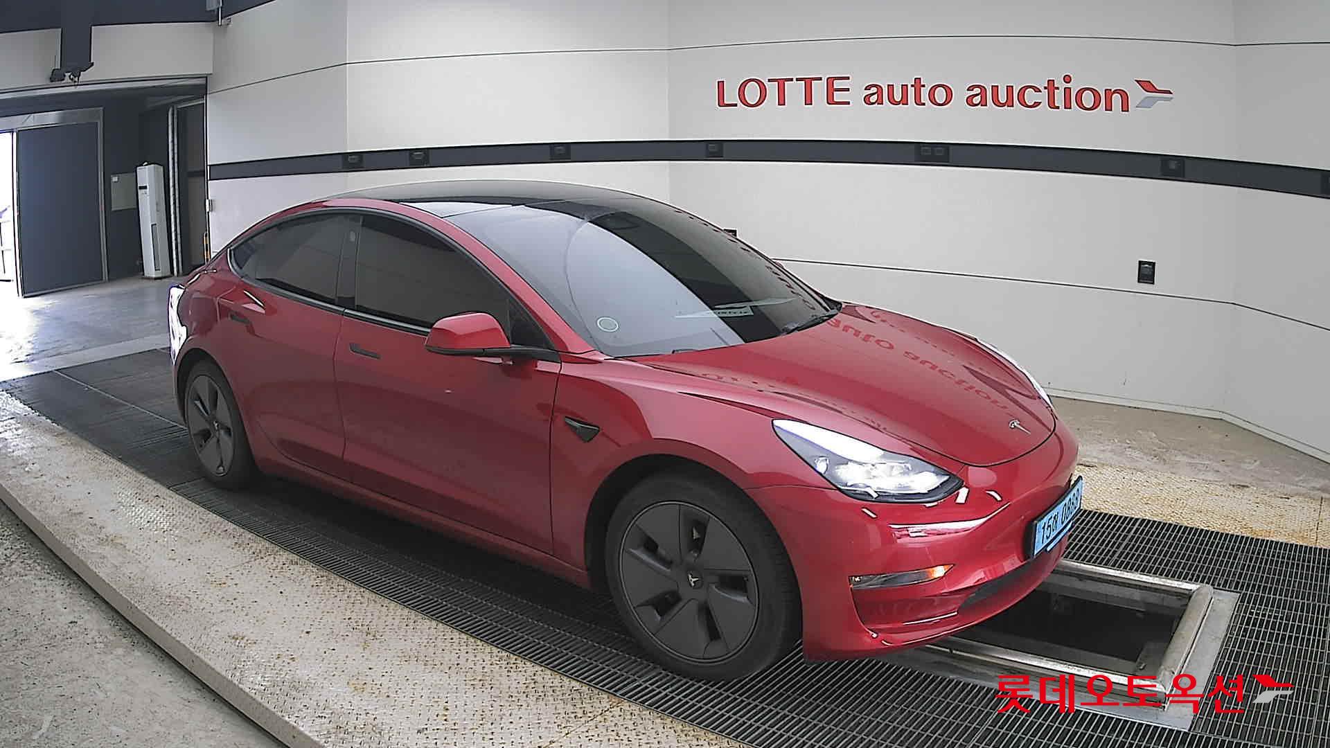 2022 - tesla model 3