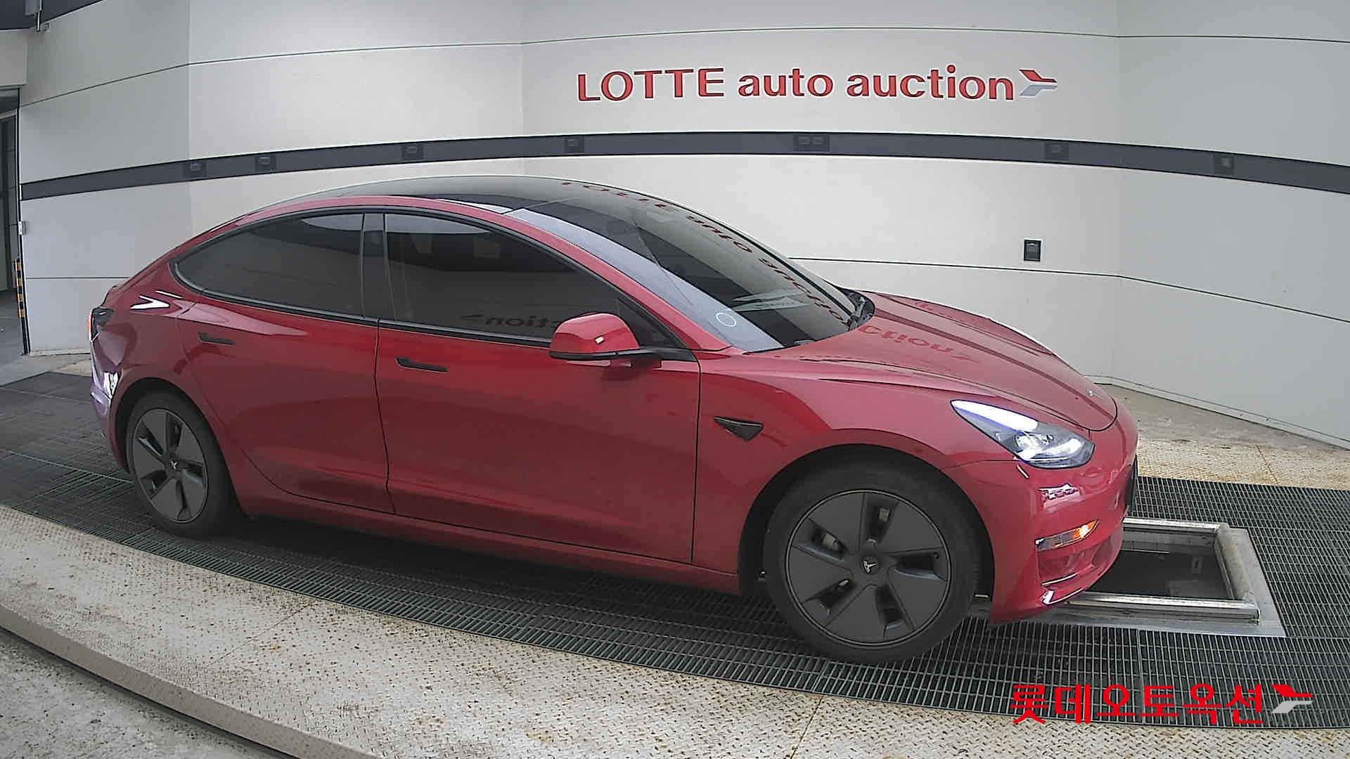 2022 - tesla model 3
