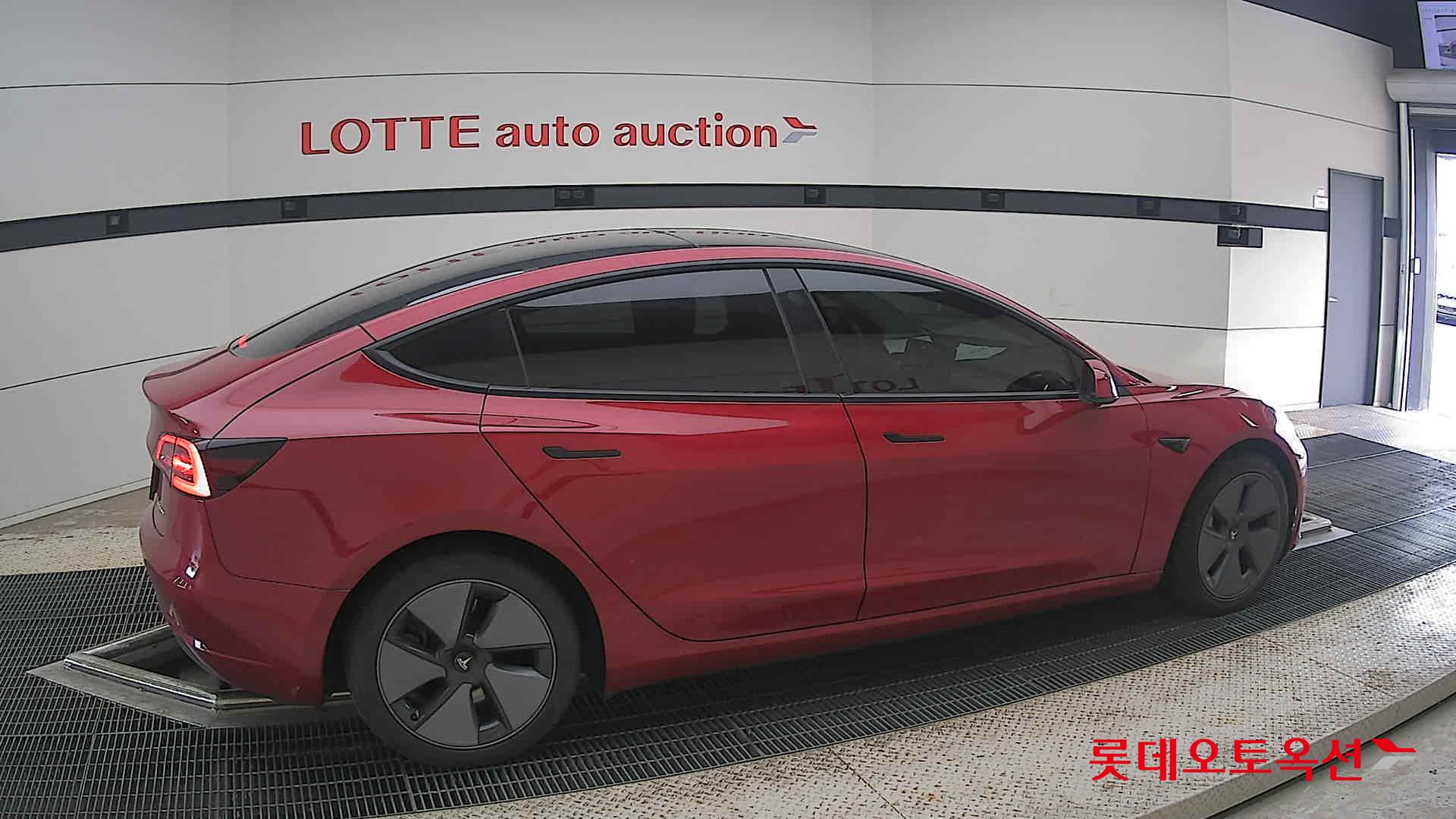 2022 - tesla model 3
