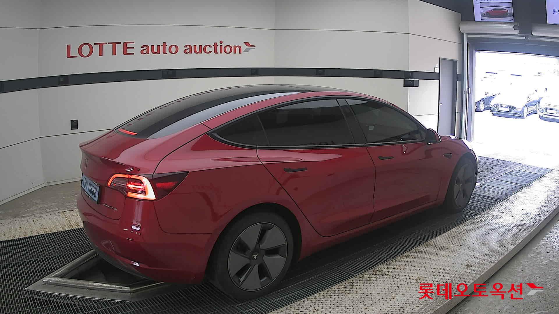 2022 - tesla model 3