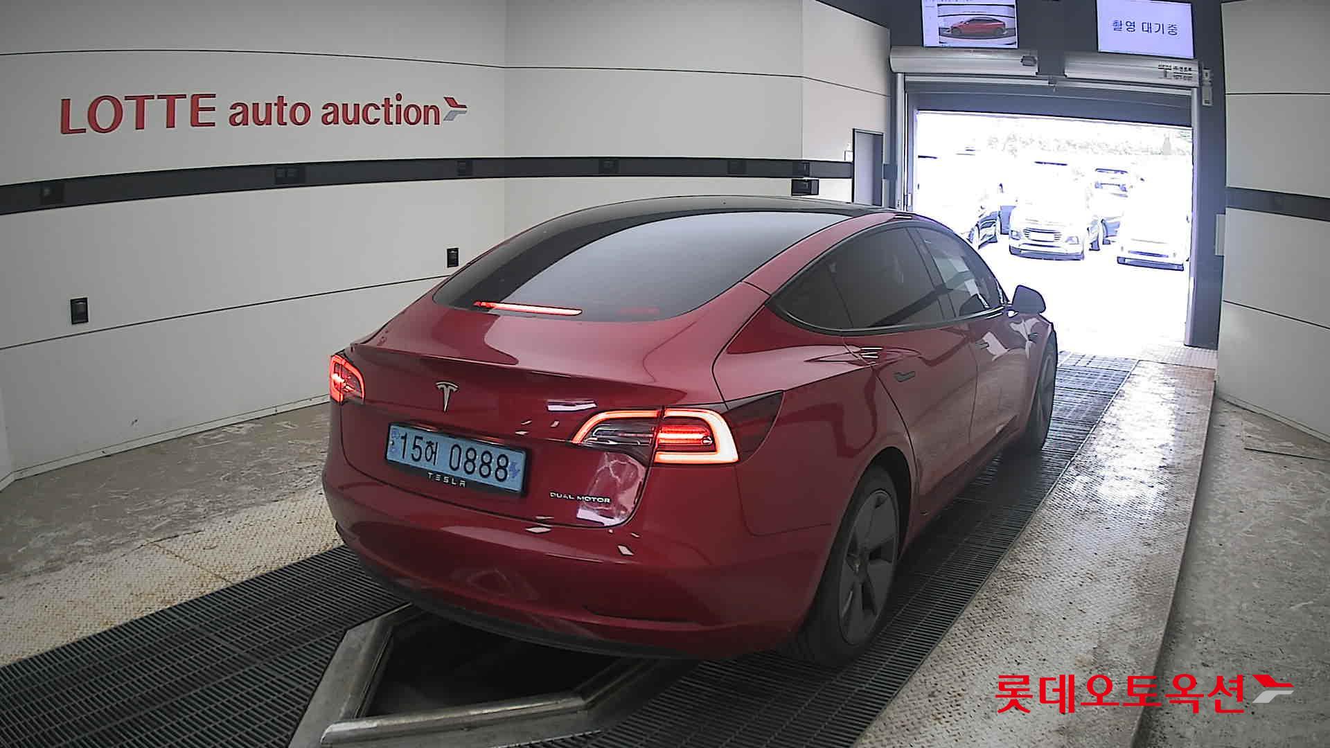 2022 - tesla model 3