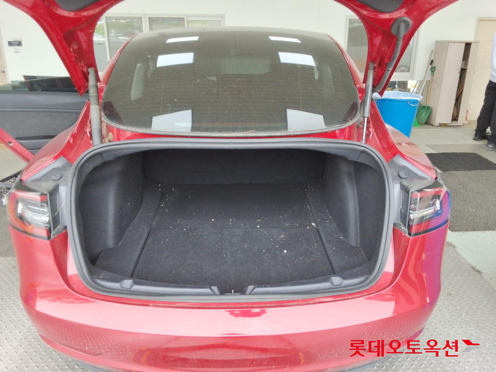 2022 - tesla model 3