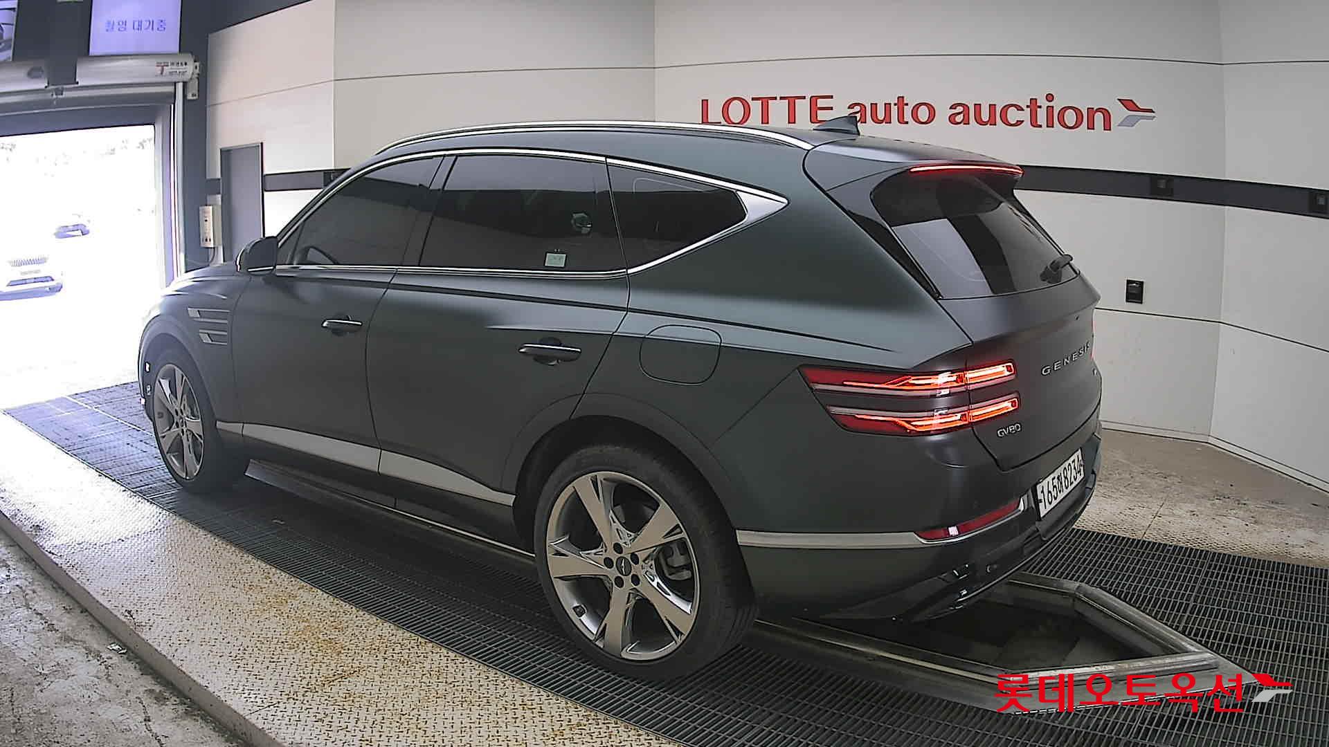 2022 - genesis gv80