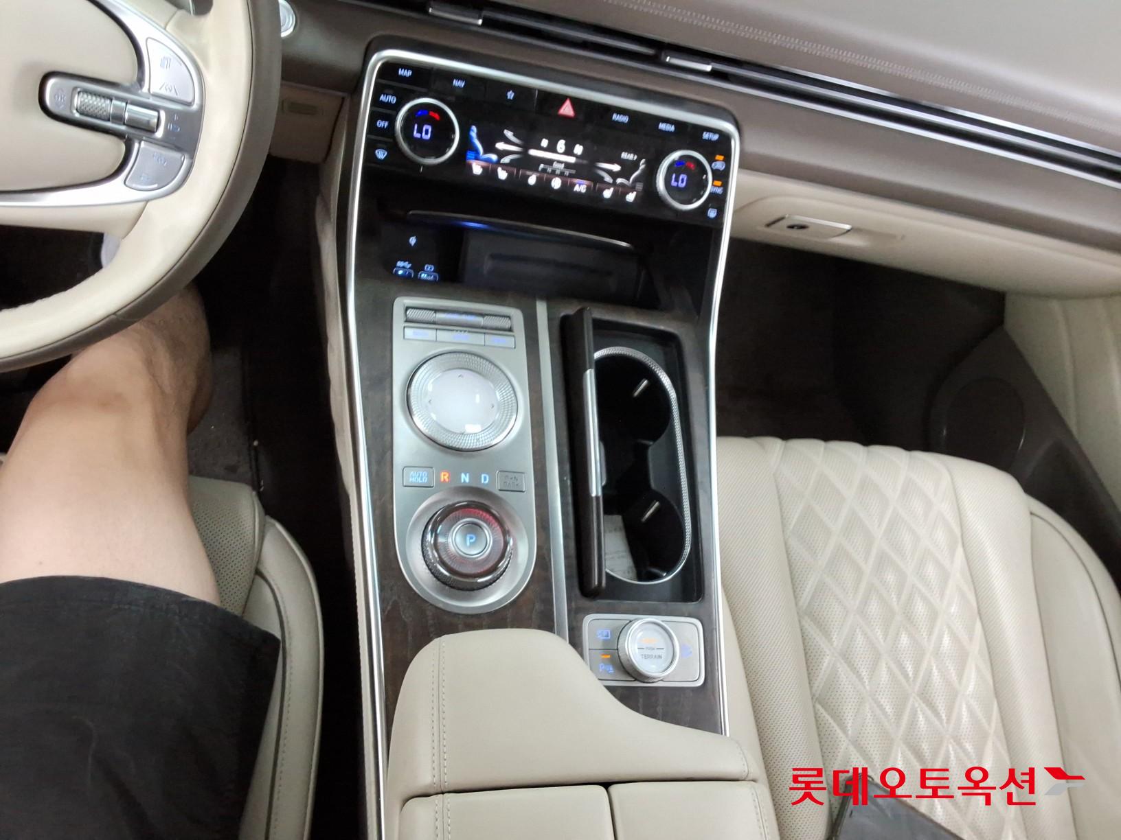 2022 - genesis gv80