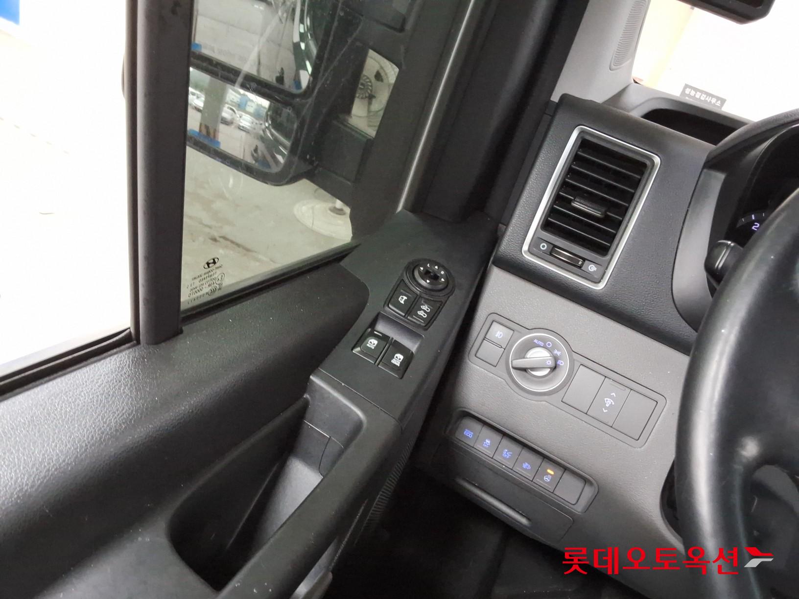2023 - hyundai solati