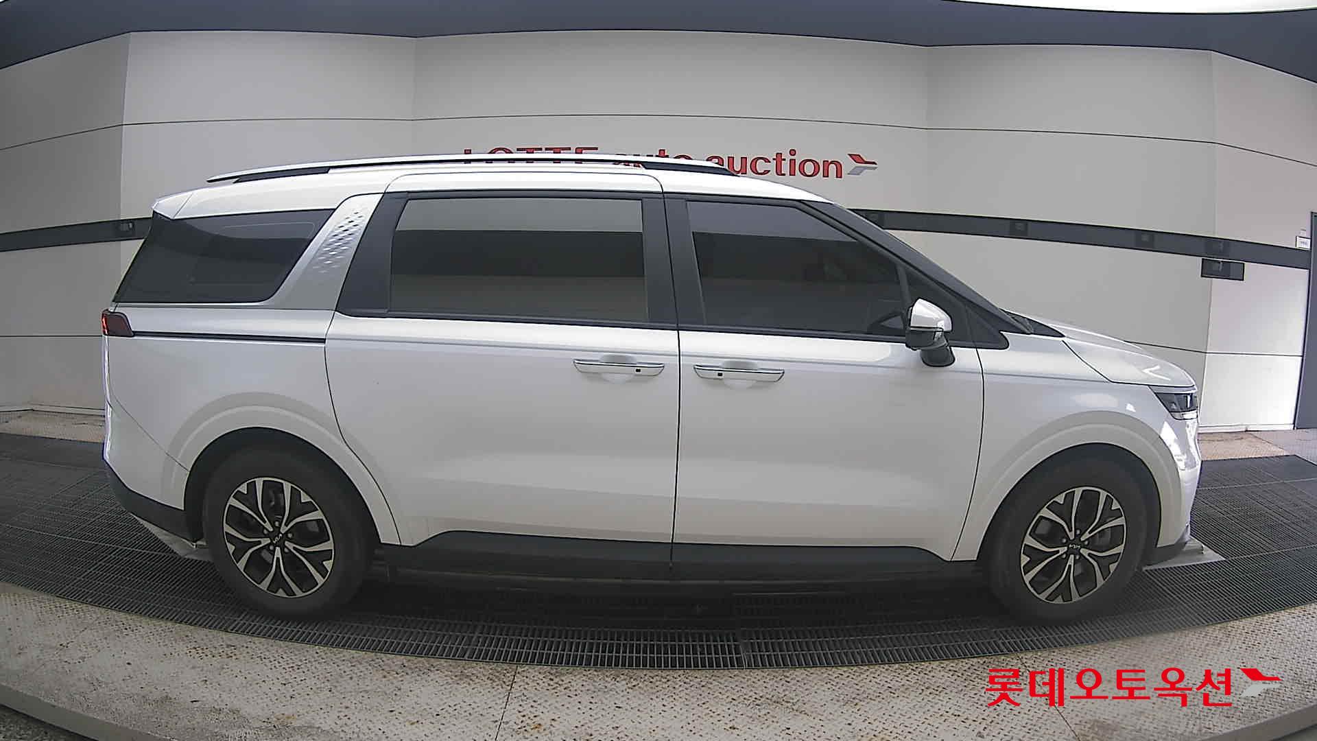 2023 - kia carnival