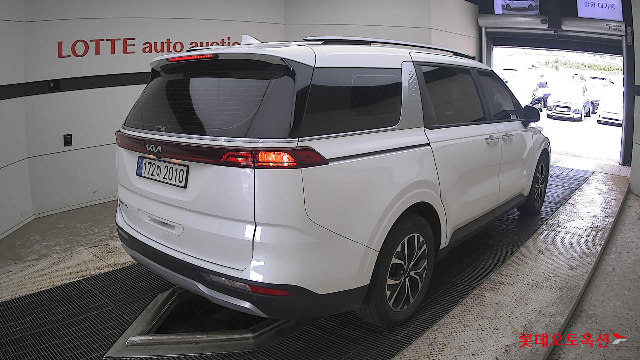 2023 - kia carnival