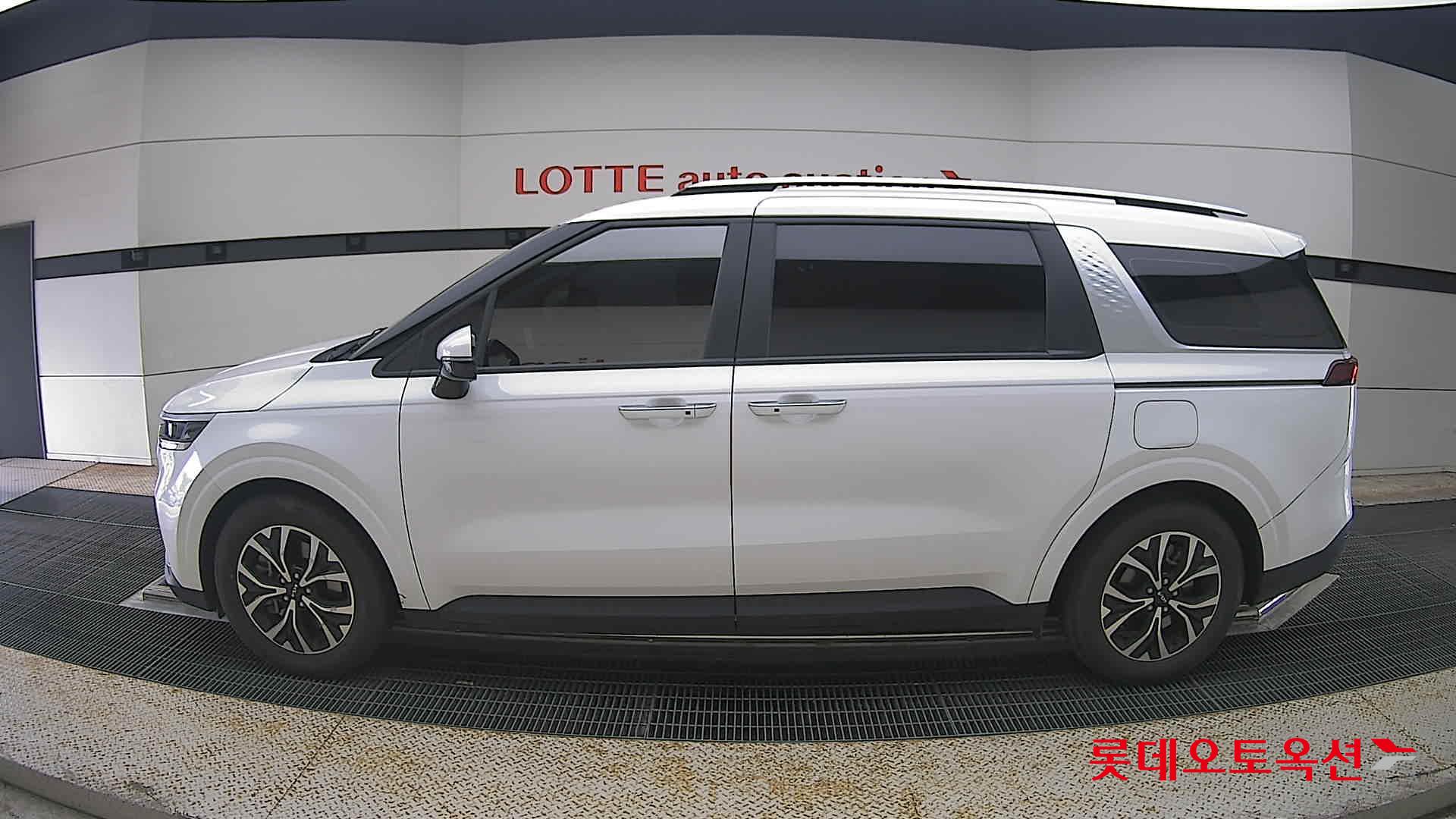 2023 - kia carnival