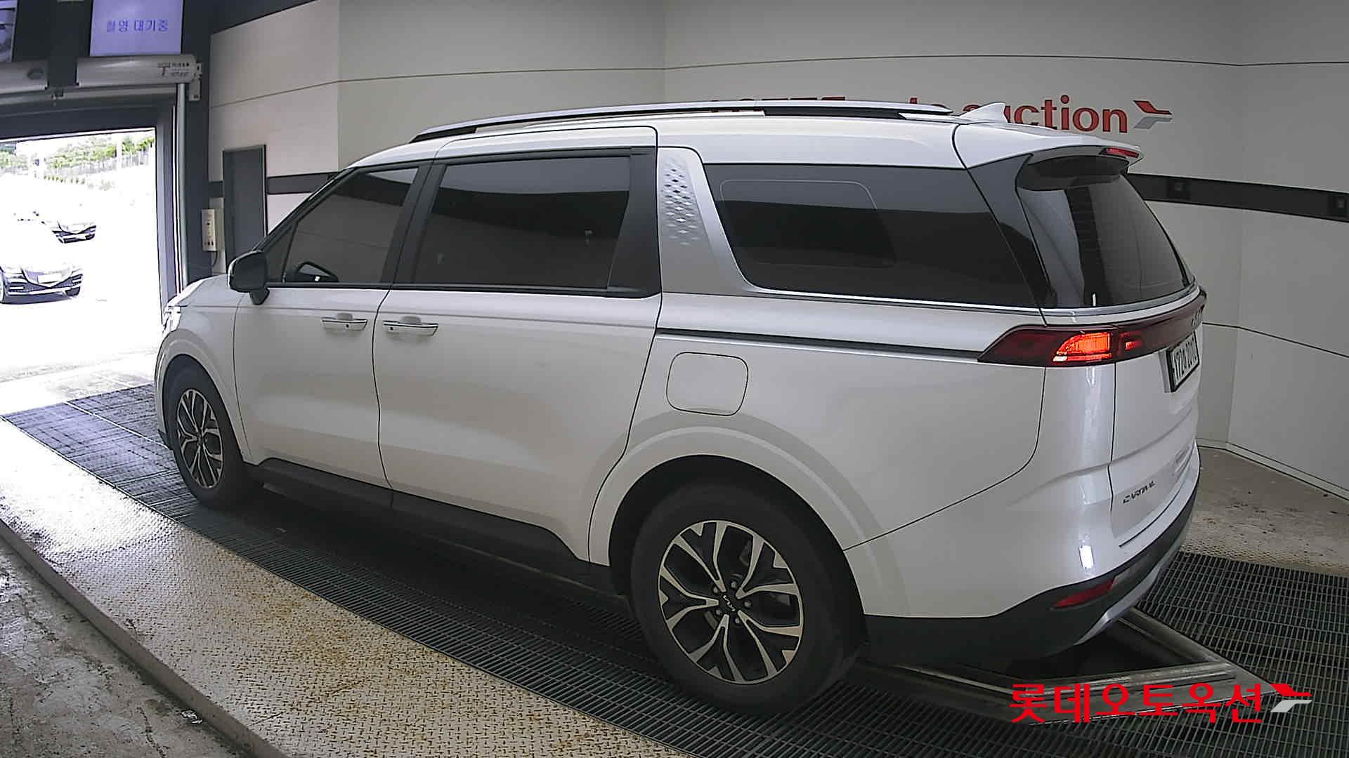 2023 - kia carnival