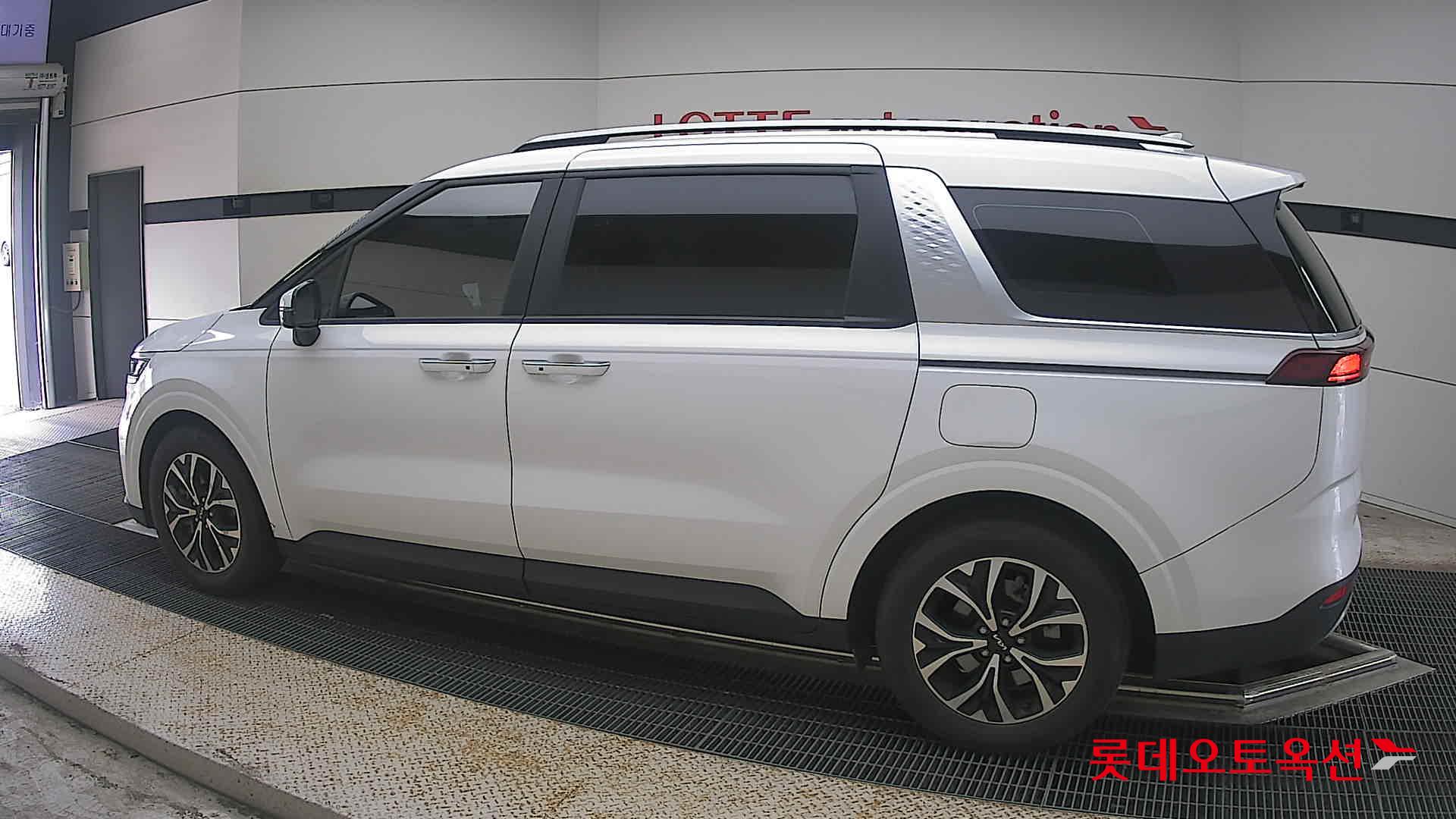2023 - kia carnival