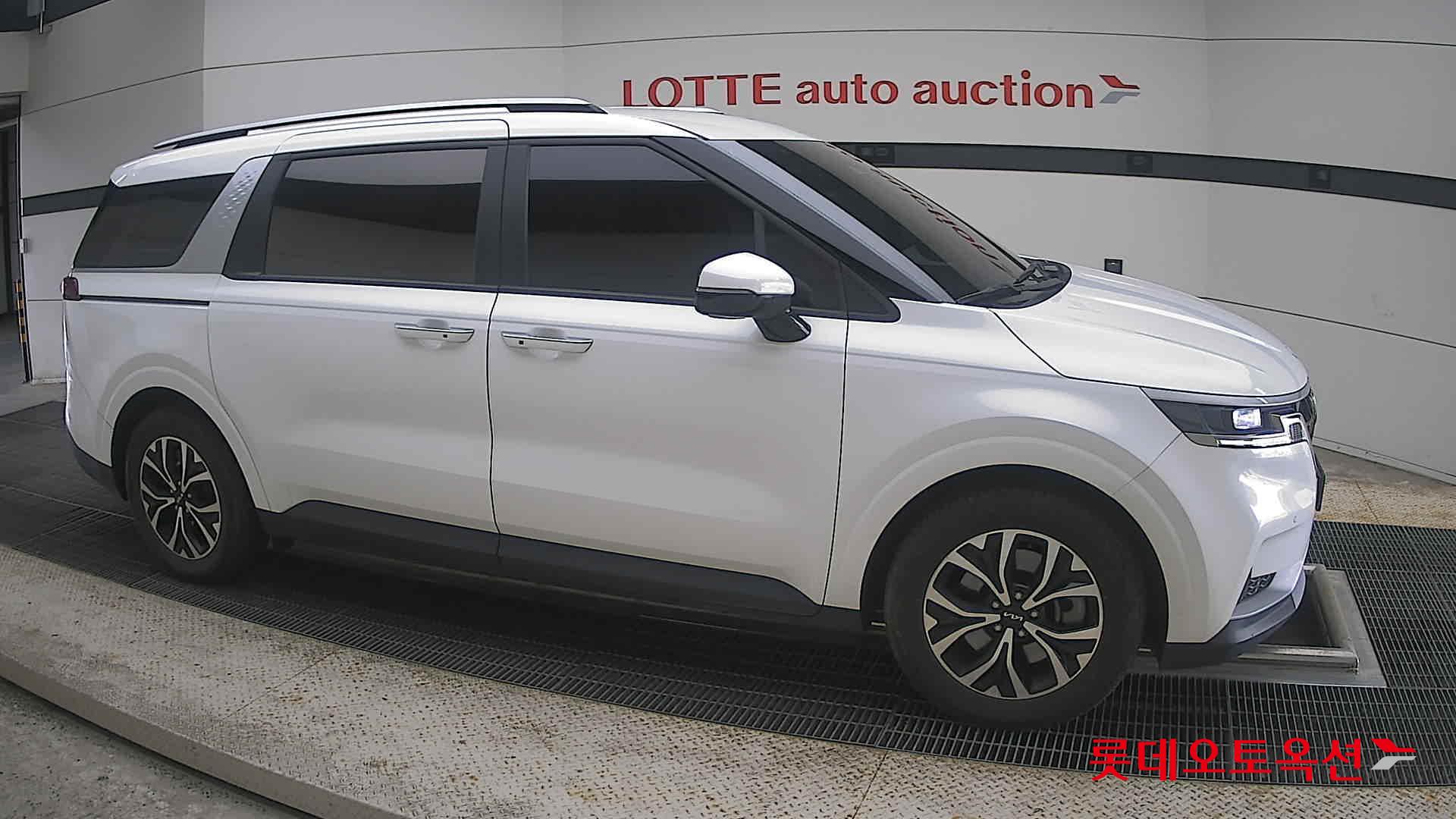 2023 - kia carnival