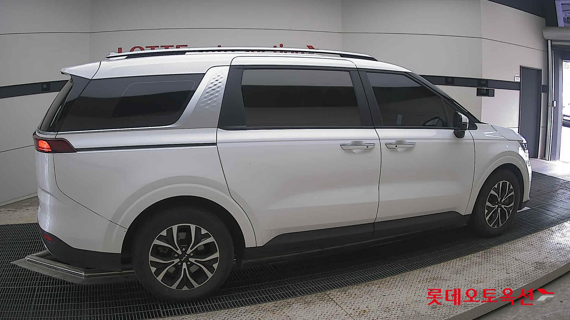 2023 - kia carnival