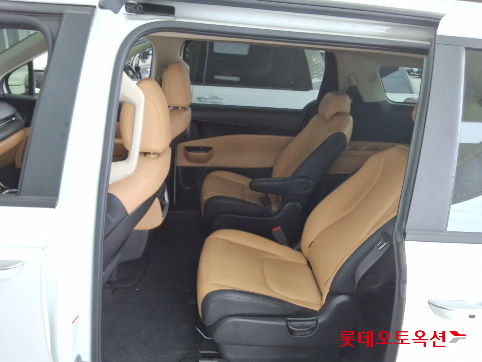 2023 - kia carnival