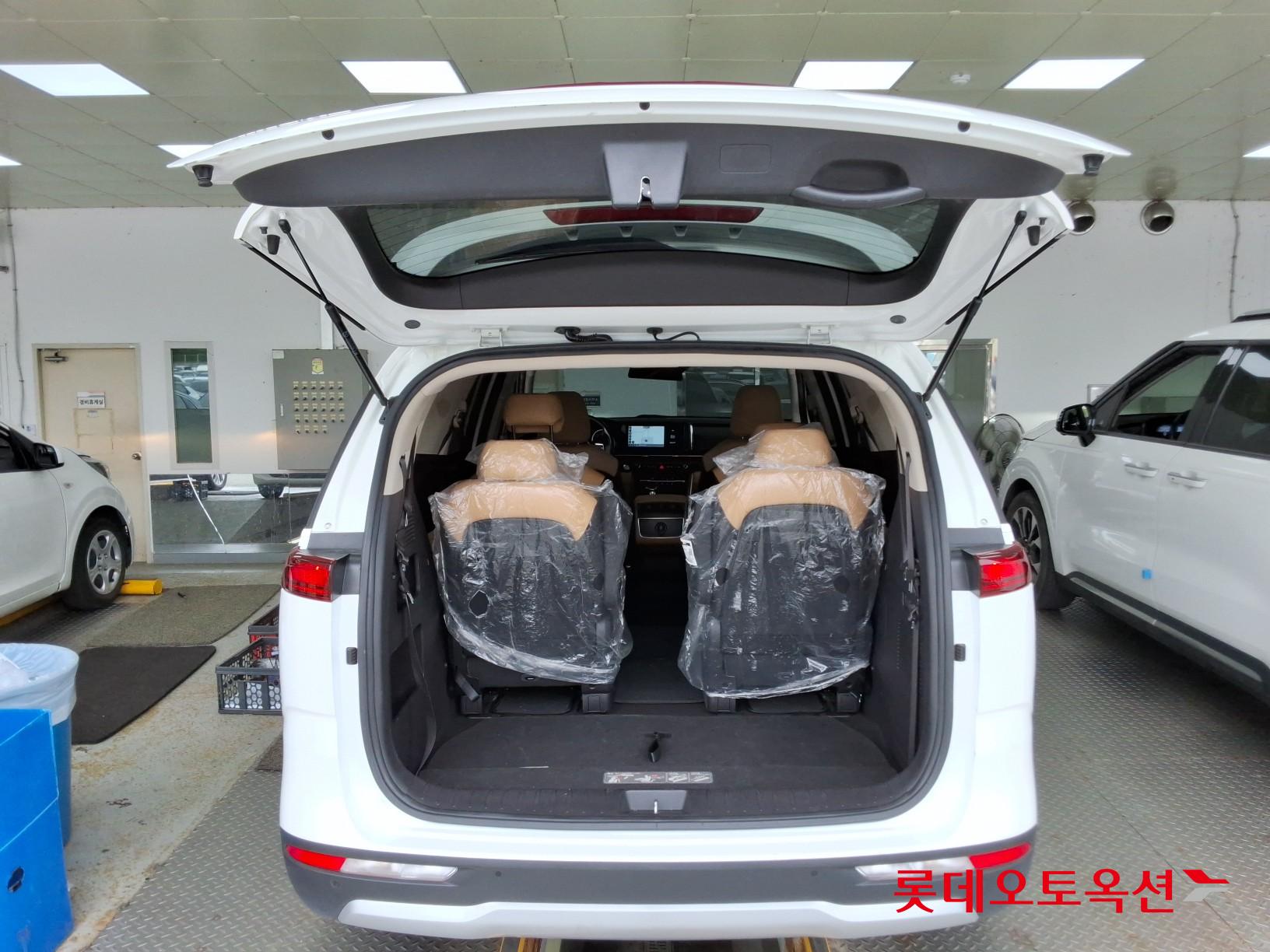 2023 - kia carnival