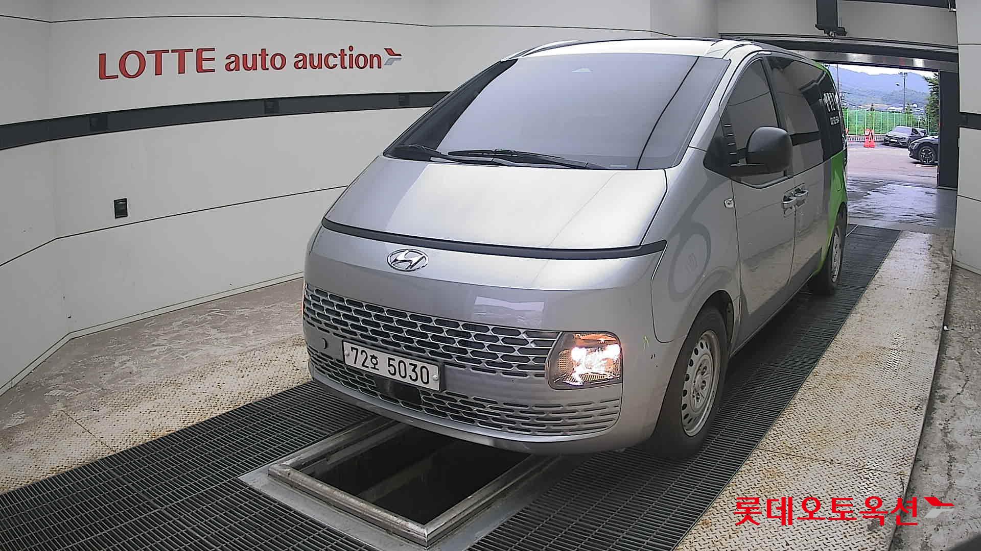 2022 - hyundai staria