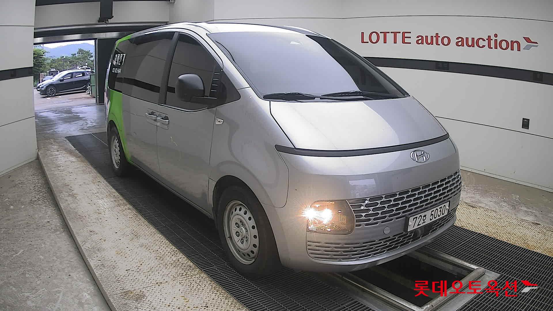 2022 - hyundai staria