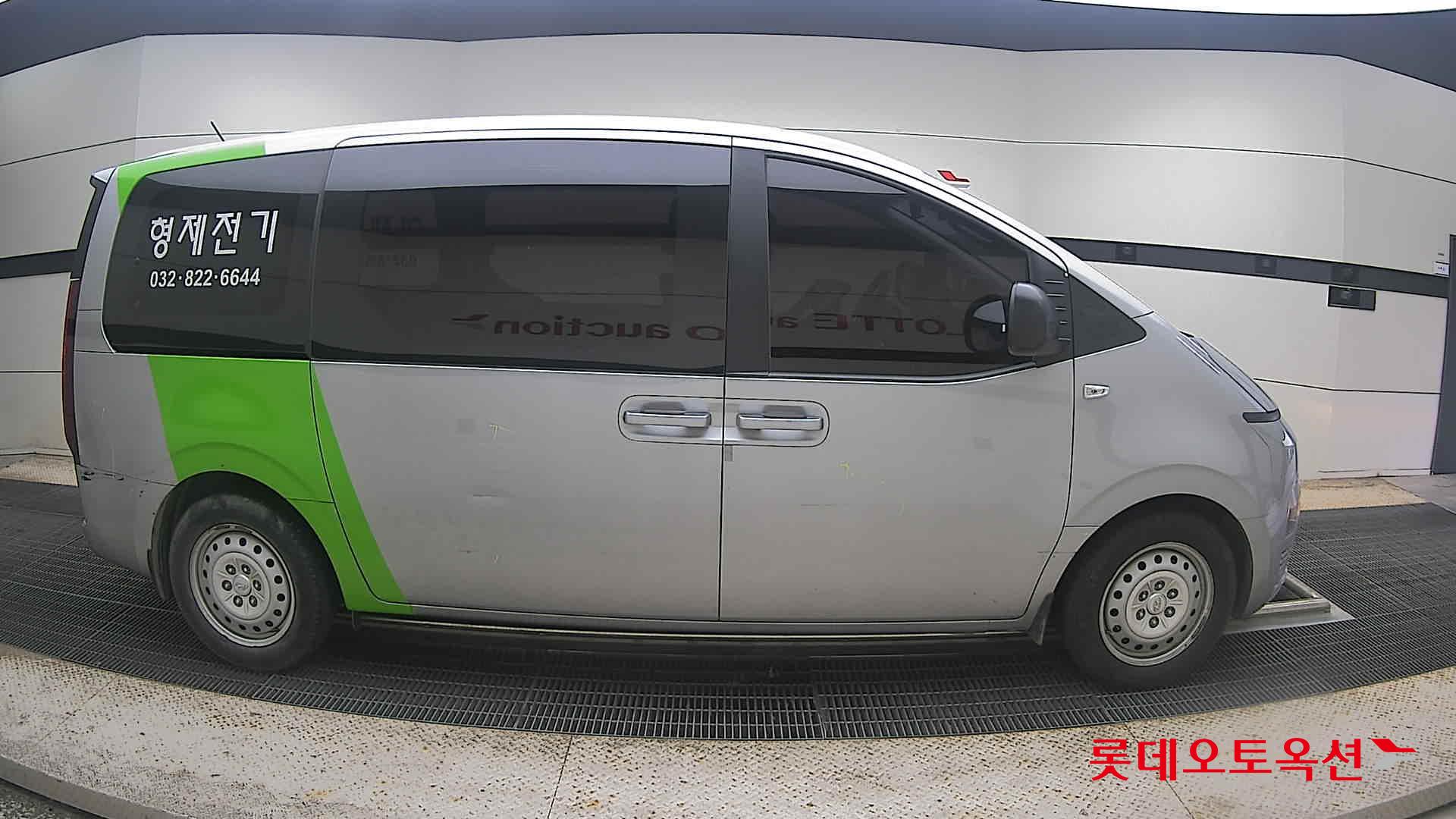 2022 - hyundai staria