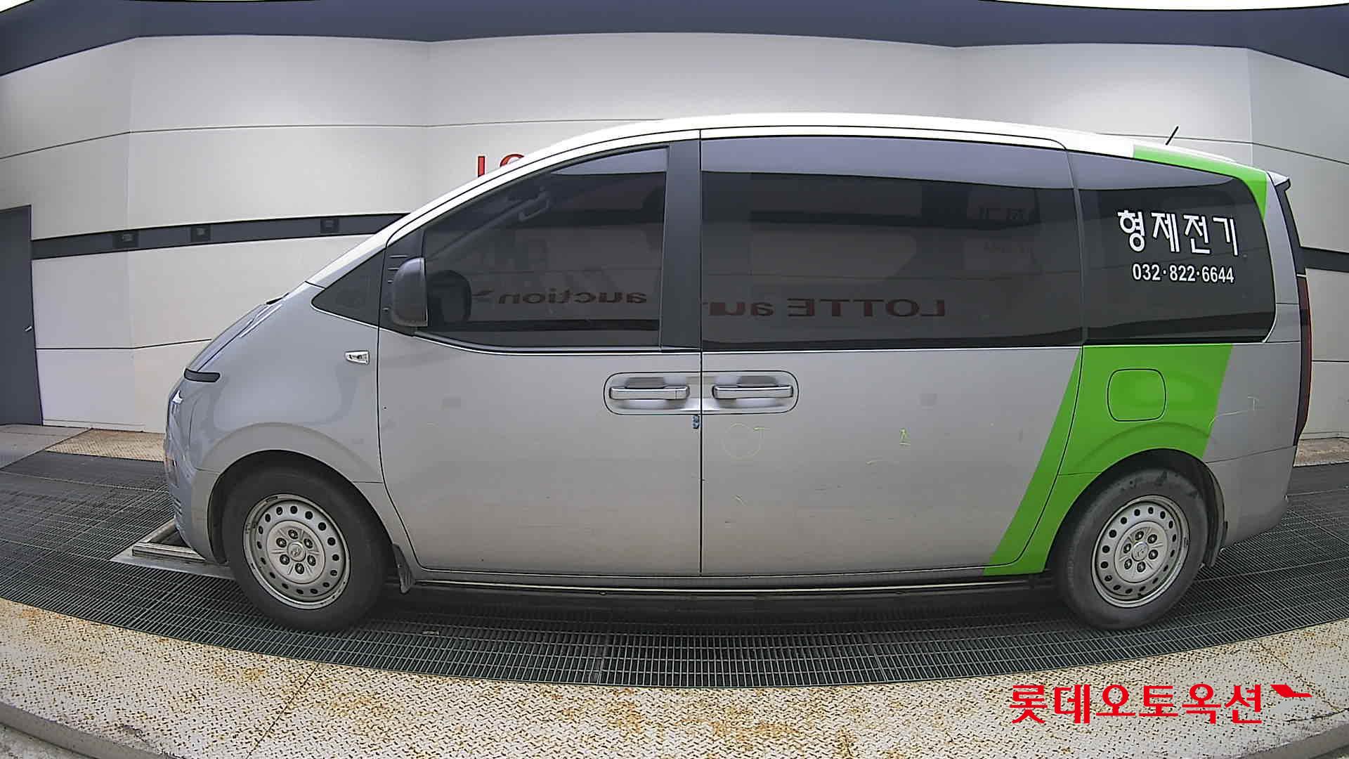 2022 - hyundai staria