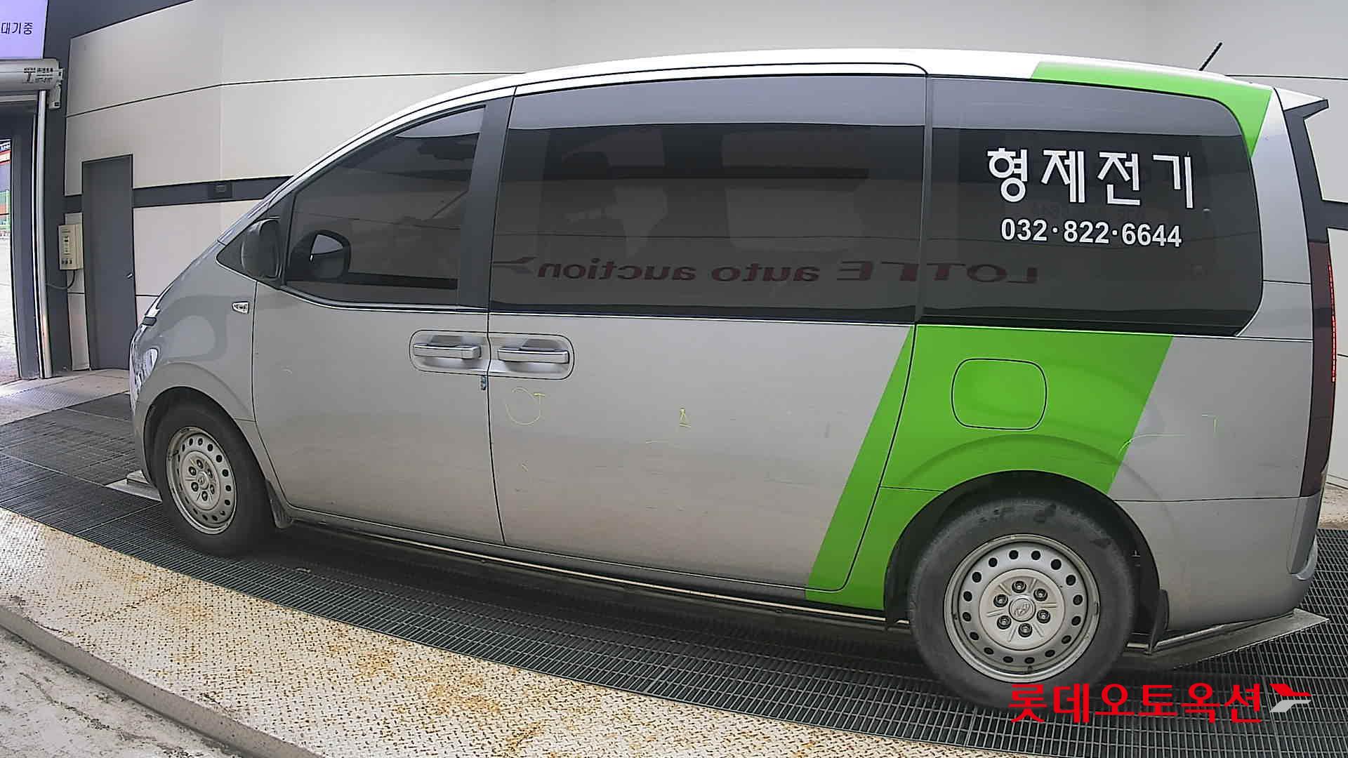 2022 - hyundai staria