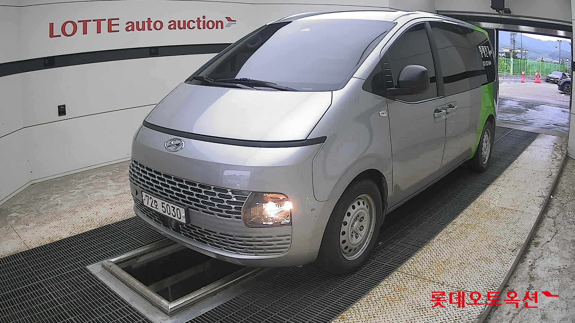 2022 - hyundai staria